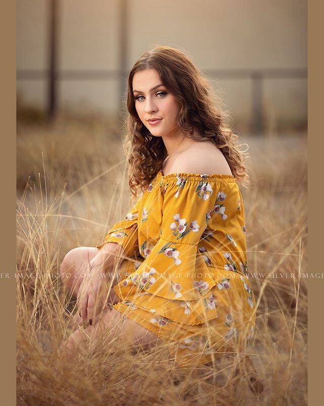 All the fun things you can do in a parking lot with weeds!
MUA: @flawlezenvy
.
.
#silverimagephotography #seniors #seniorphotos #seniorpics #highschoolsenior #houstonseniorphotographer #thewoodlands #thetwelthyear #houstonphotographer #graduation #te