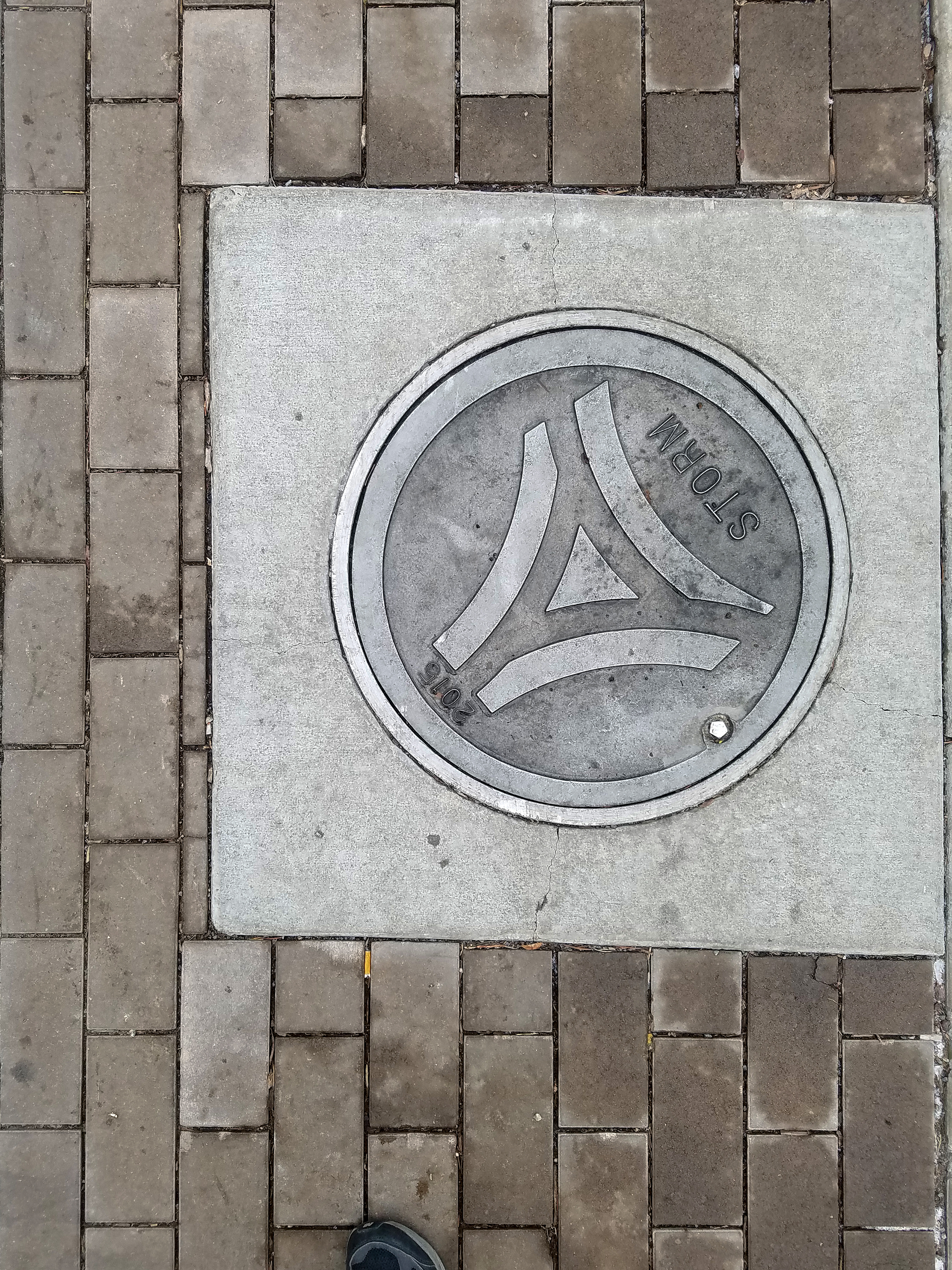 Auraria-branded manhole covers can be found disrupting the pattern of the bricks every once in a while. Bricks around the concrete margin are cut to interestingly small sizes.