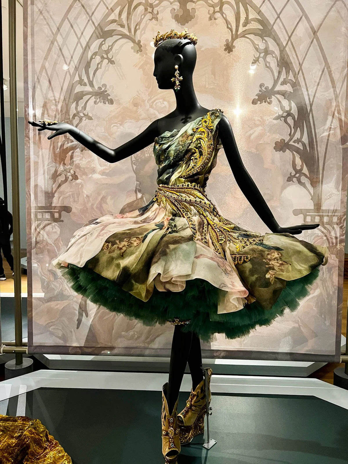 Fashion Design Inspiration: Guo Pei — Sophia Liu | Studio Sophy