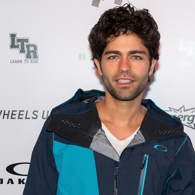 Adrian Grenier swagged out. All blue errythang. #LTR #learntoride #sundance #oakley #oakleyshades #oakleyfamily #oakleyswag @adriangrenier