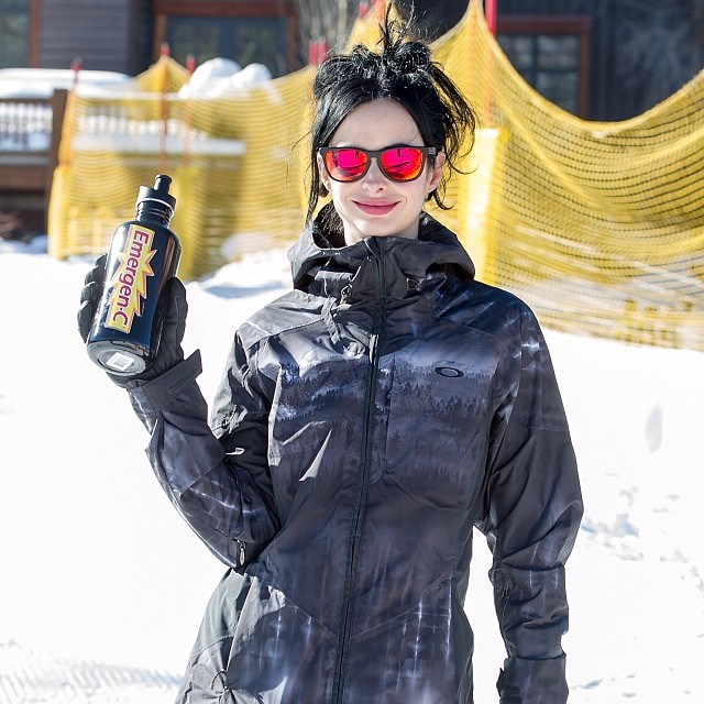 Strike a pose!! Emergen-c never looked so good. Thank you @therealkrystenritter  #emergenc #ltr #ltrsundance #sundance #oakley #oakleyfamily #krystenritter