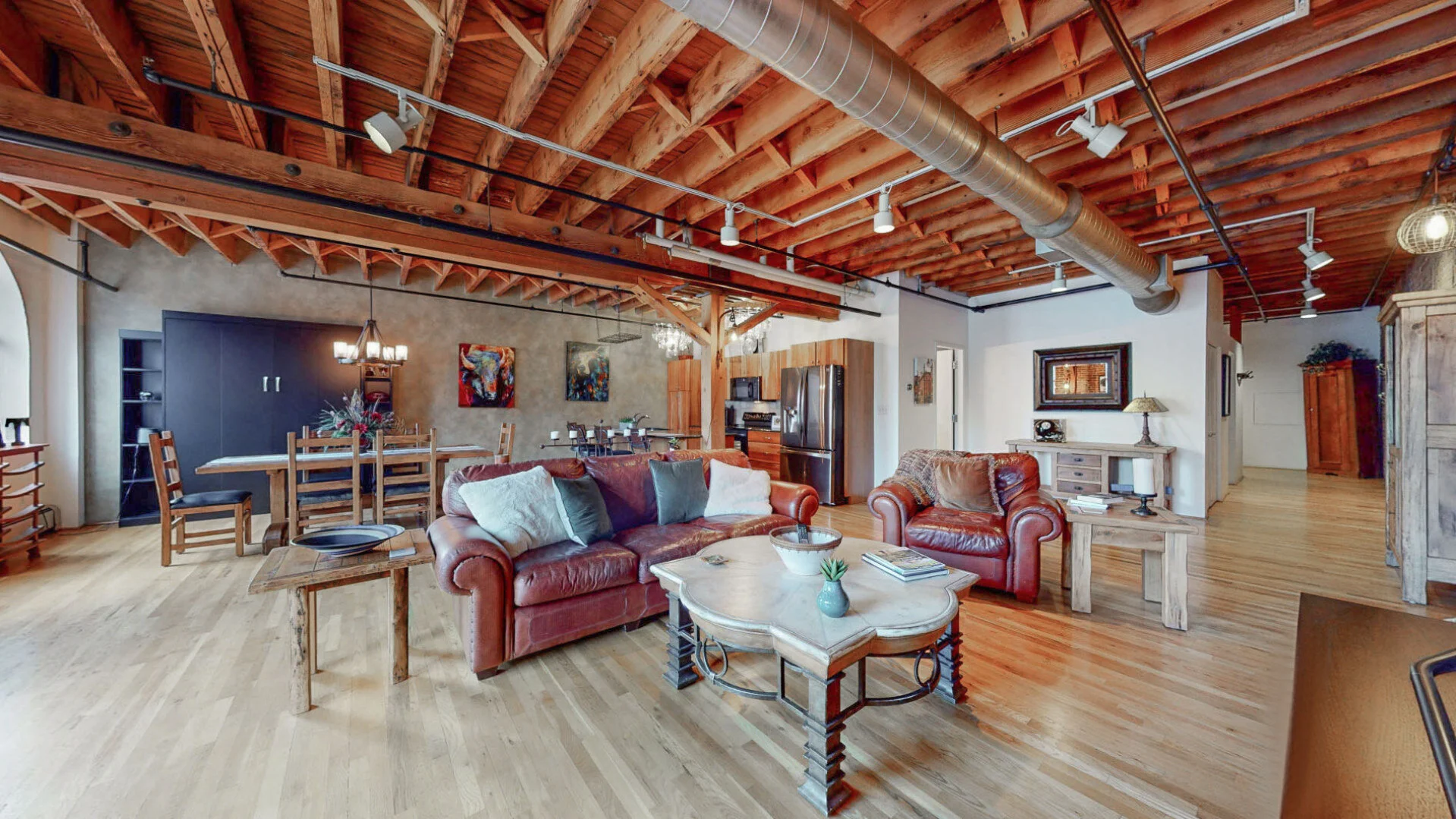 05 - Livingroom.jpg