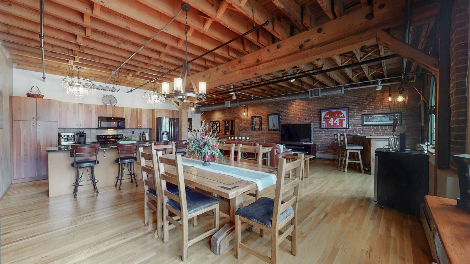08 - Dining Area.jpg