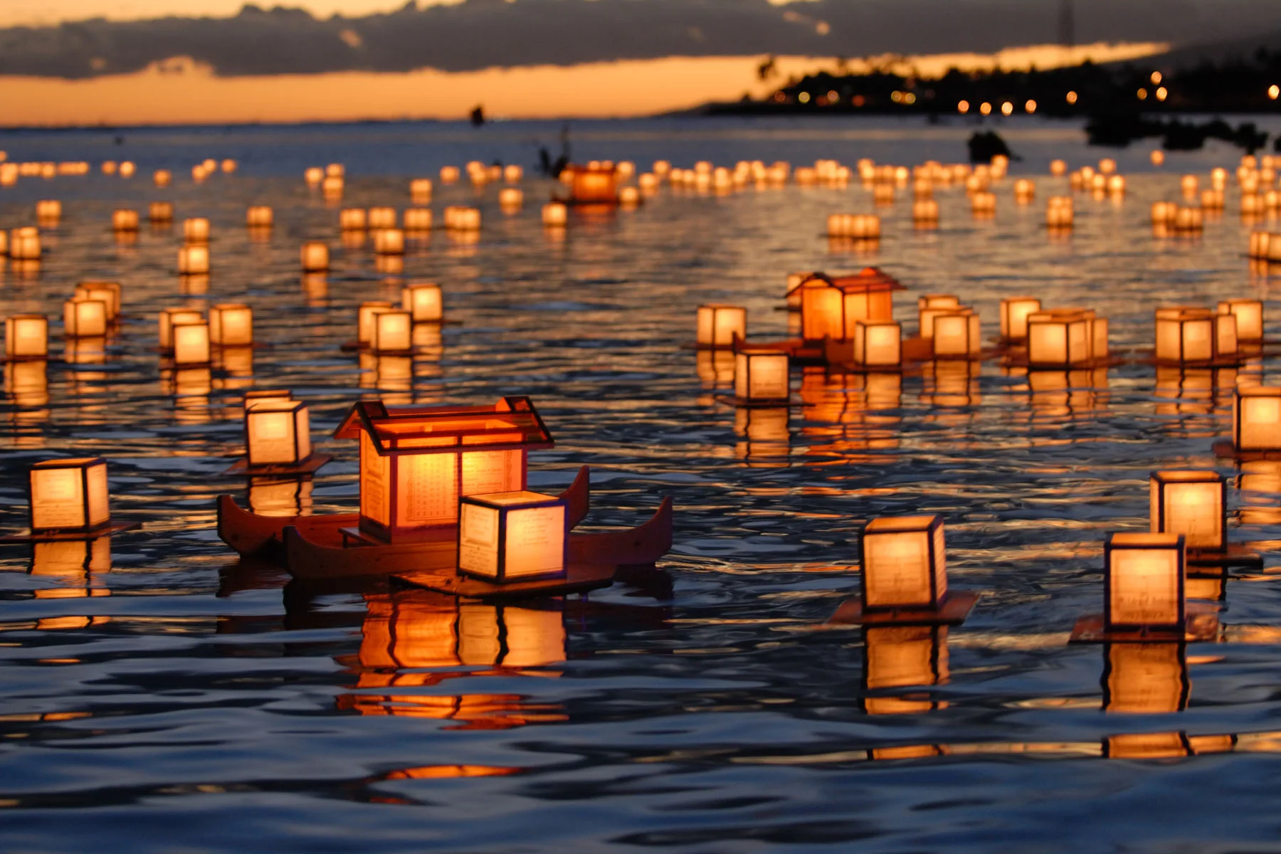 lanternfloatinghawaii_temp.jpg