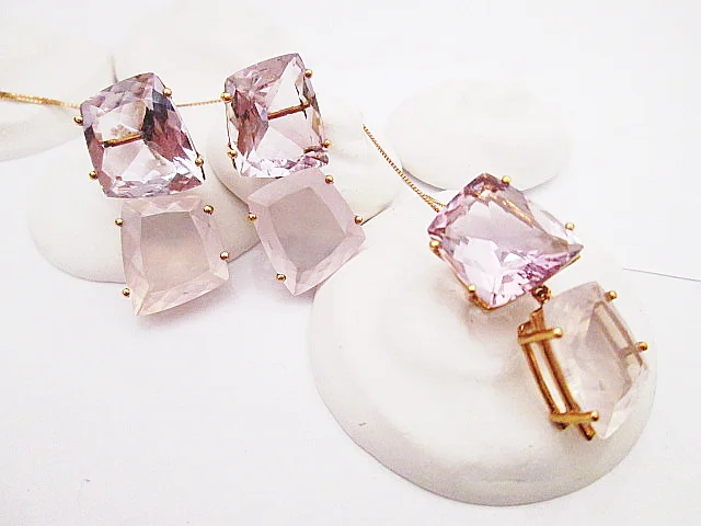  Souprava ze zlaceného stříbra 925/1000, přírodní růženíny a ametysty. 