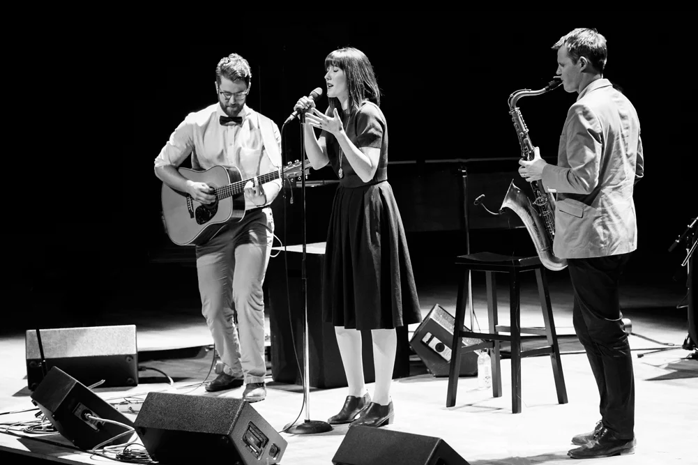 Songstress opening for American jazz artist