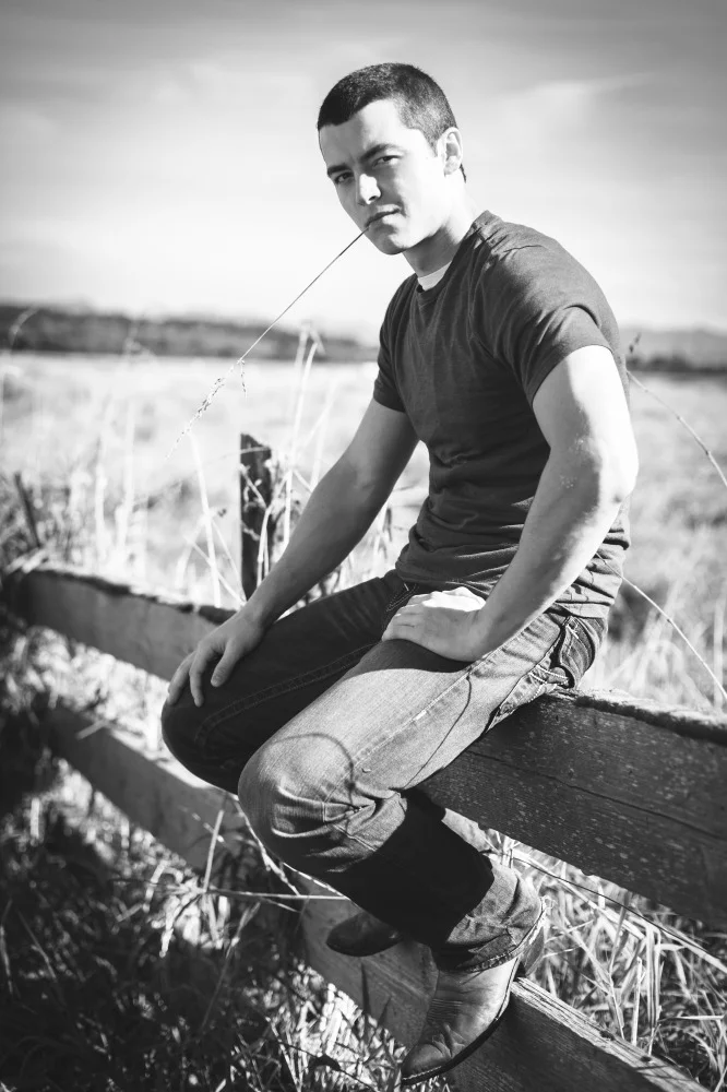 Senior-portraits-seattle-spencer-wallace-photography-black-white-snohomish.jpg