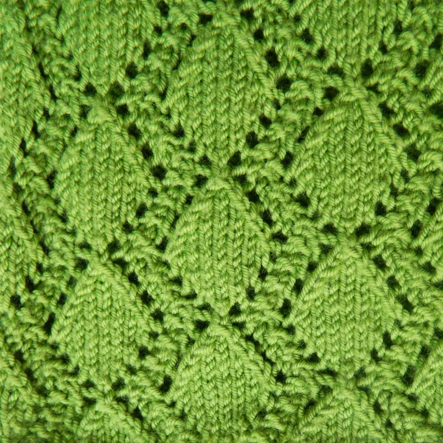 Giuliano&GiusyMarelli_Australian_Pull_Green_Flat.jpg