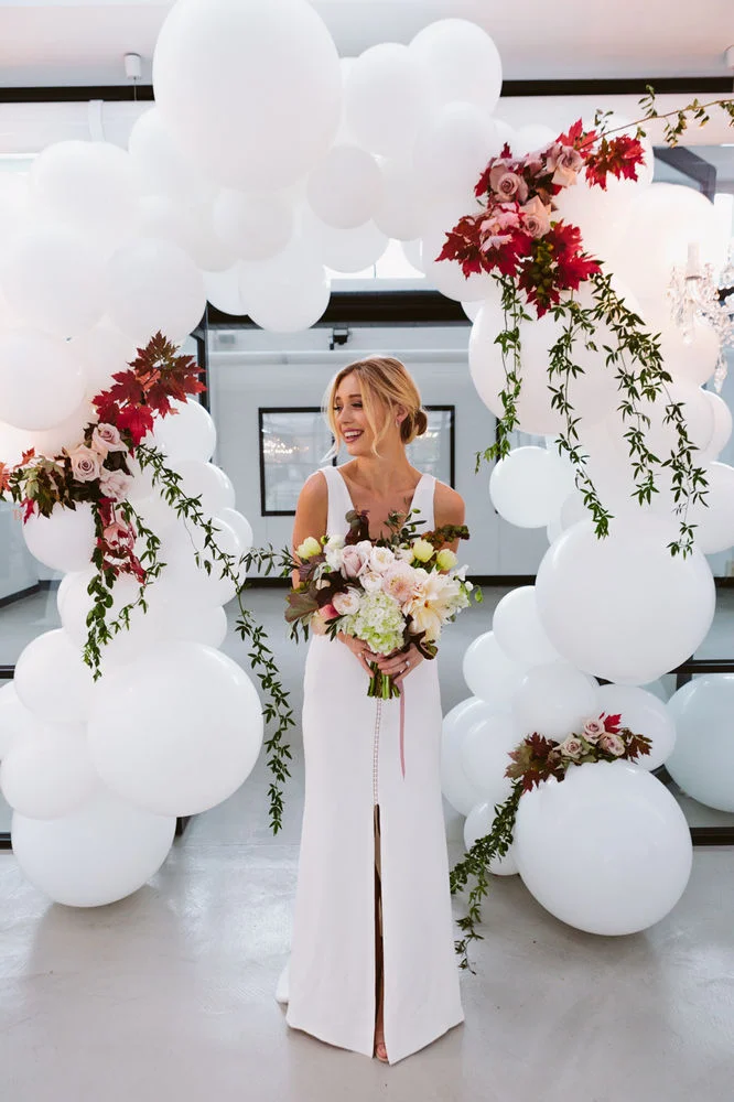 fullpage_LENZO-Autumn-Wedding-balloon-arch.jpg
