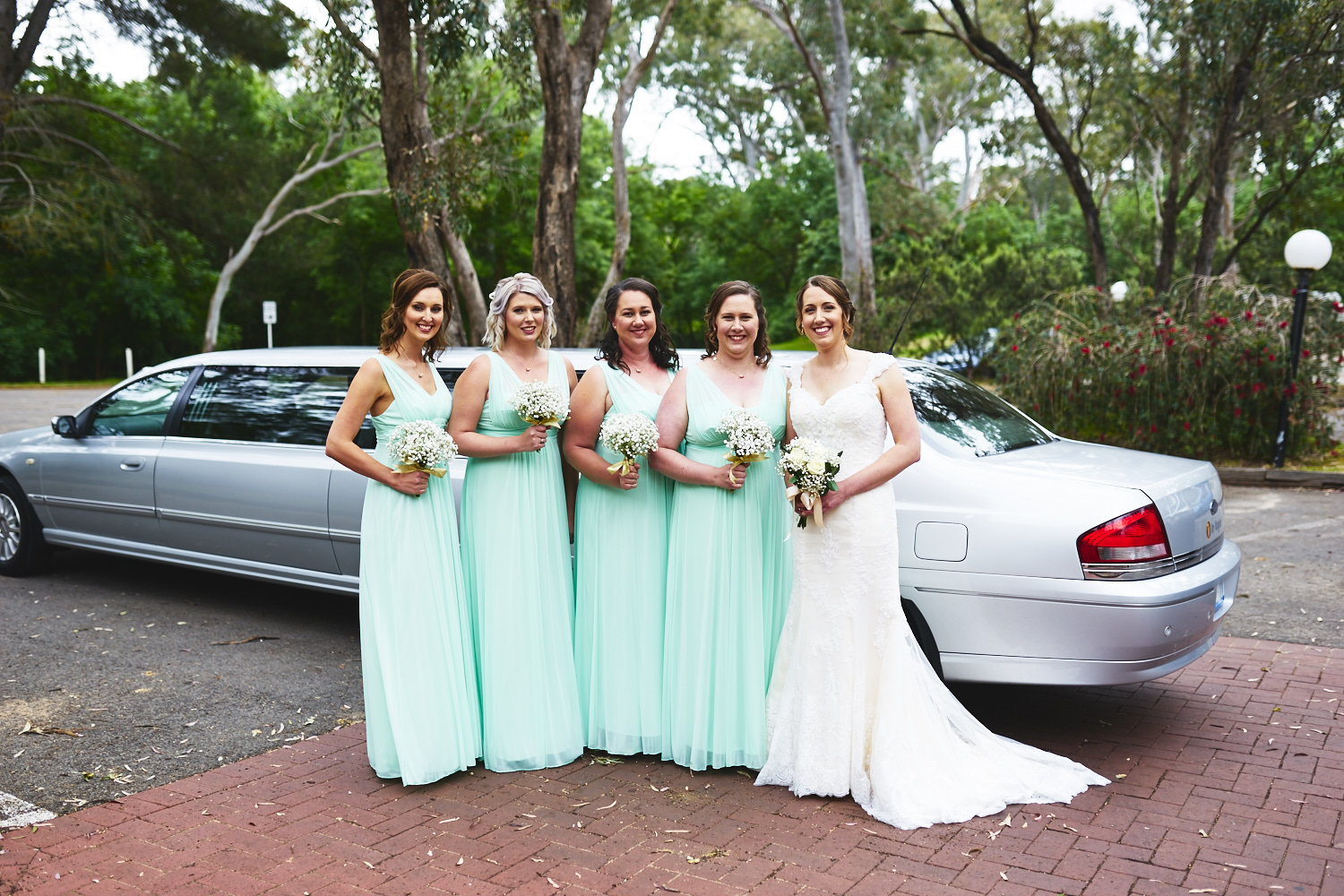 bride wedding car