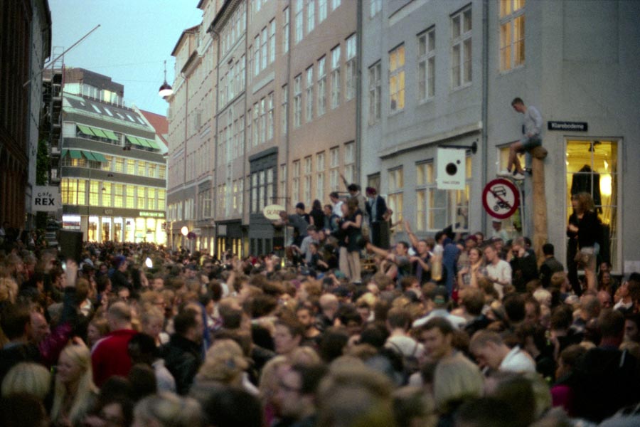 a_olesen_looking_past_08.jpg