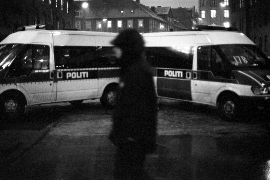 a_olesen_looking_past_31.jpg