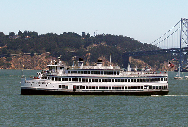 Up to 600 Guests Three spacious decks, mahogany bars and windows with panoramic views makes this yacht a great choice for up to 600 guests.
