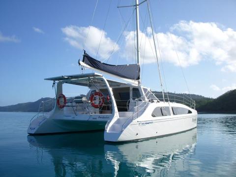 SEAWIND The Seawind offers all around visibility and an innovative Tri-Dolding Door System that opens up into a large entertaining space. Length: 50 feet Number of Passengers: 6