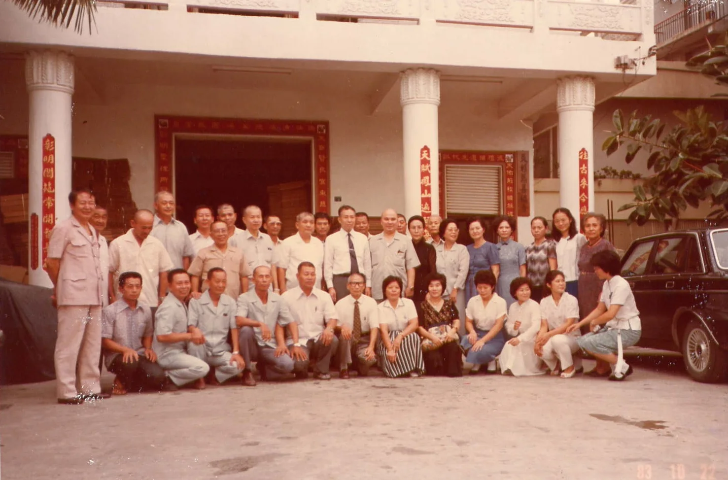 老前人與天彰聖堂前賢合影.jpg