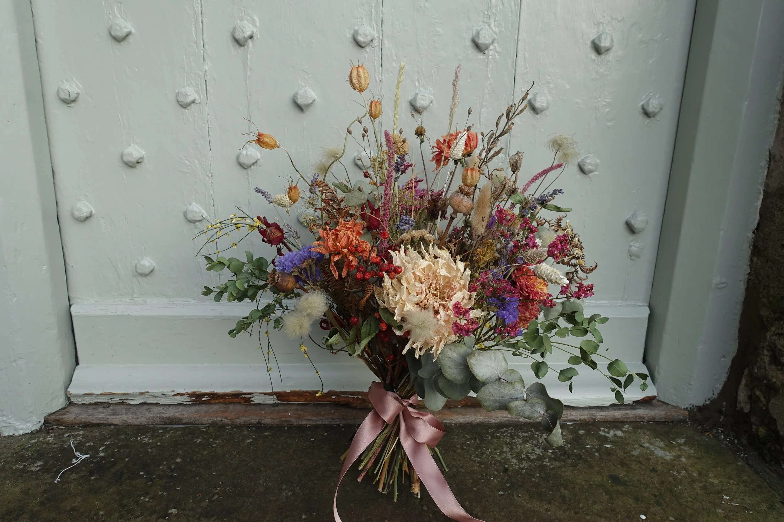 Wild flower wedding trend dried wedding flowers — Sustainable Wild