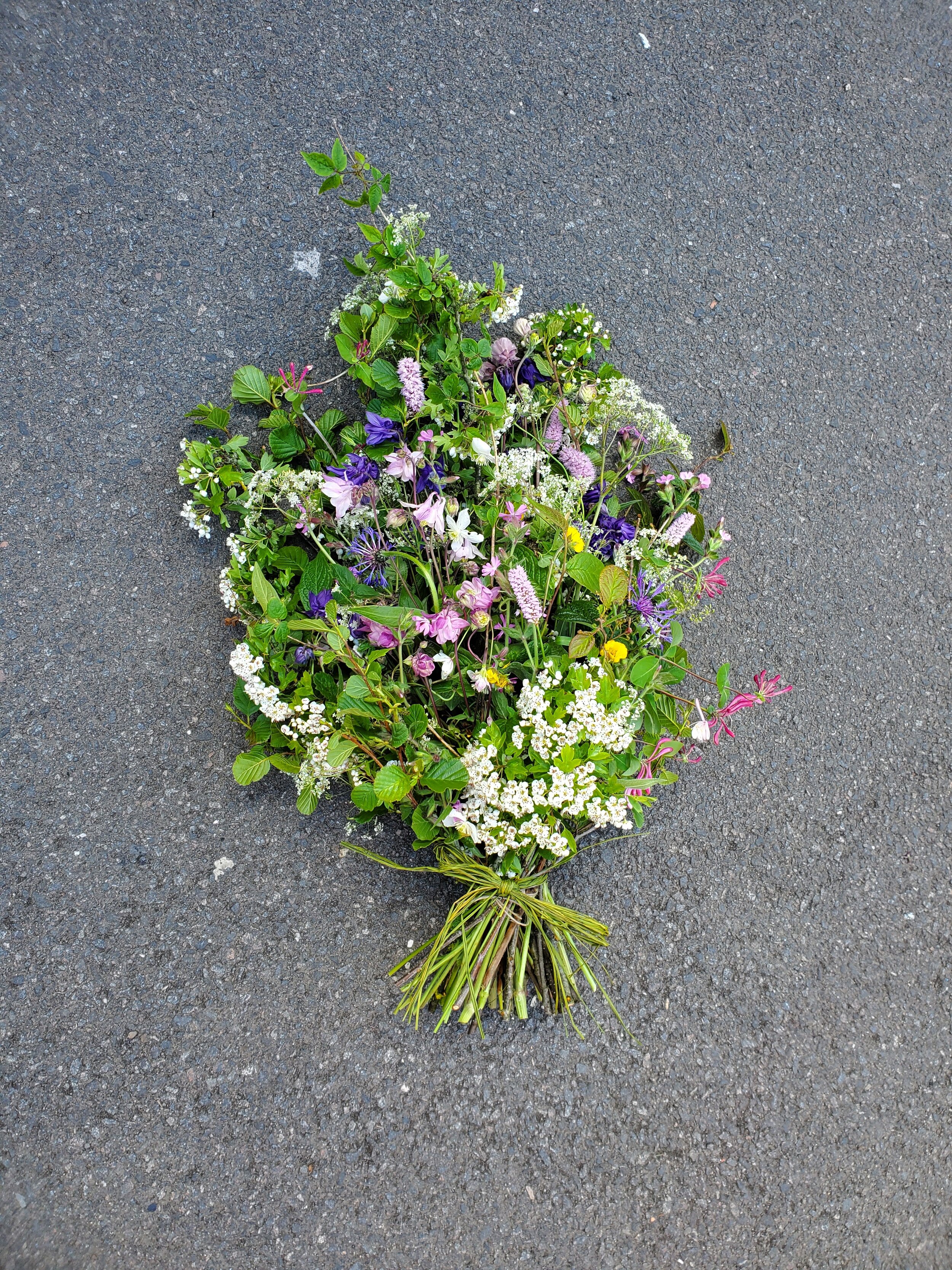 british flowers week natural scottish grown funeral flowers (1).jpg