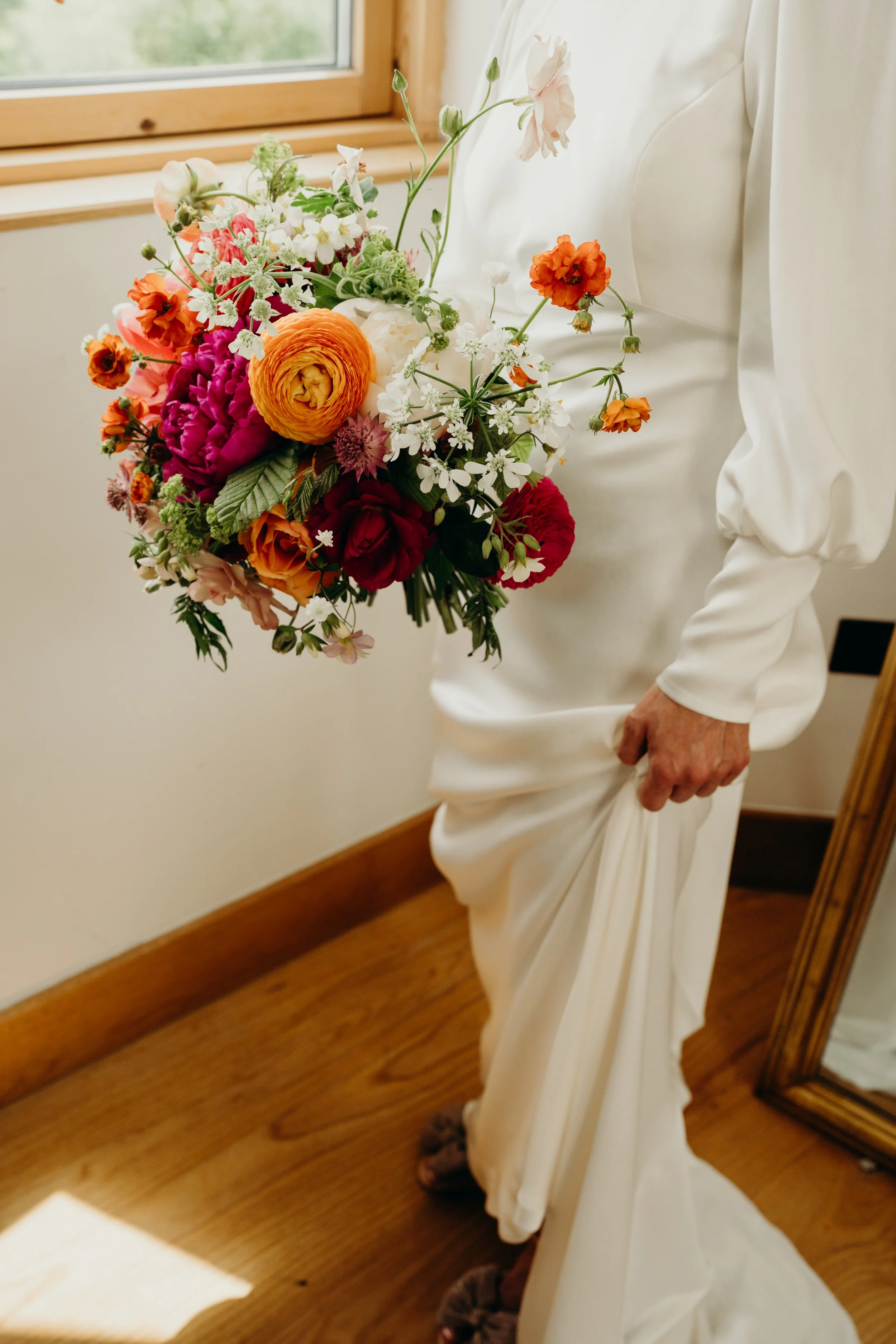 Modern meets rustic colourful spring wedding at Carrick Castle