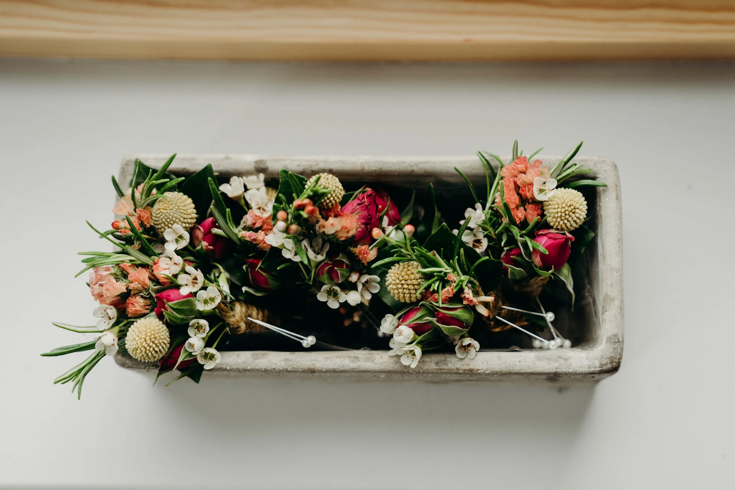 modern rustic flowers carrick castle wedding (16).jpg