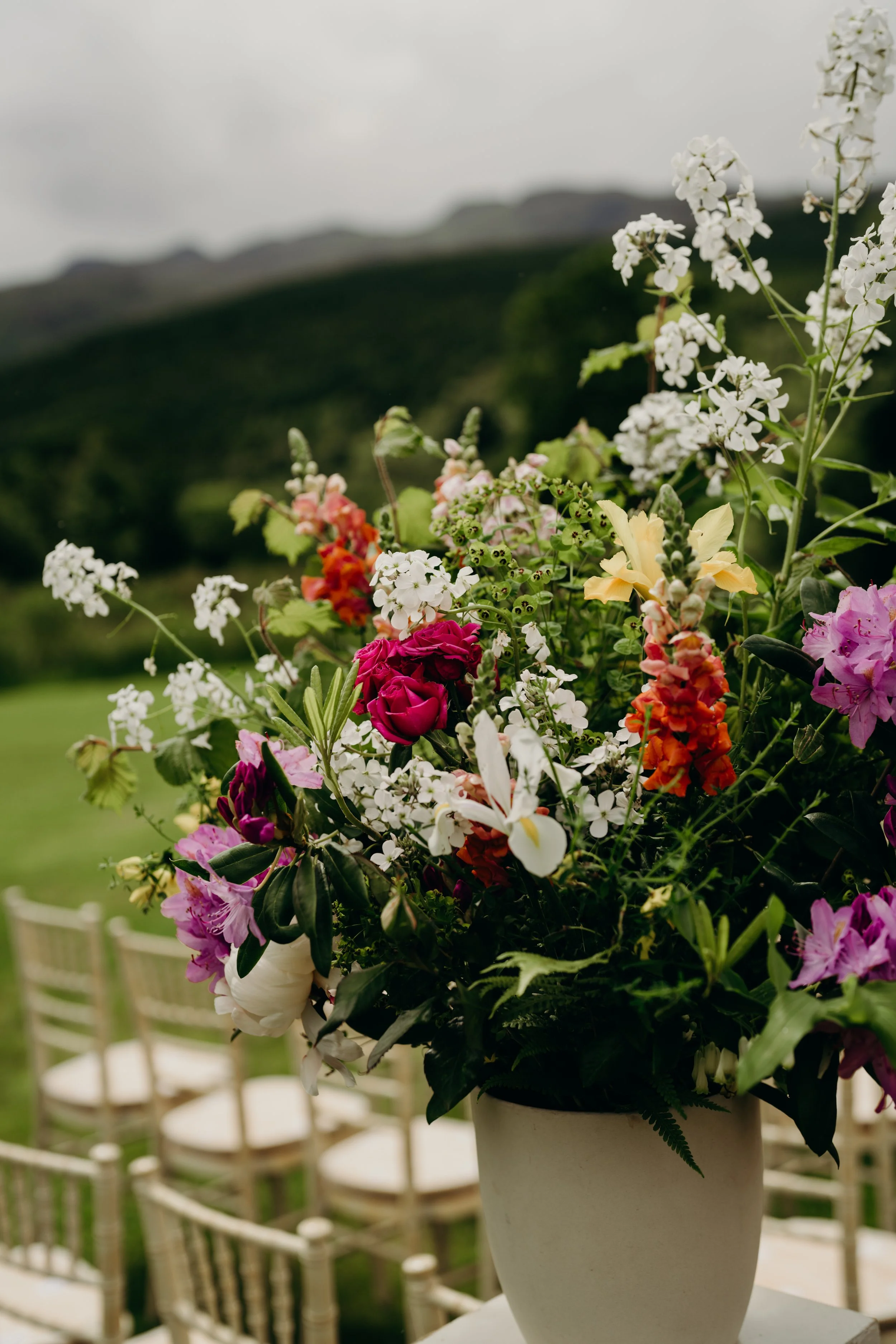 modern rustic flowers carrick castle wedding (1).jpg