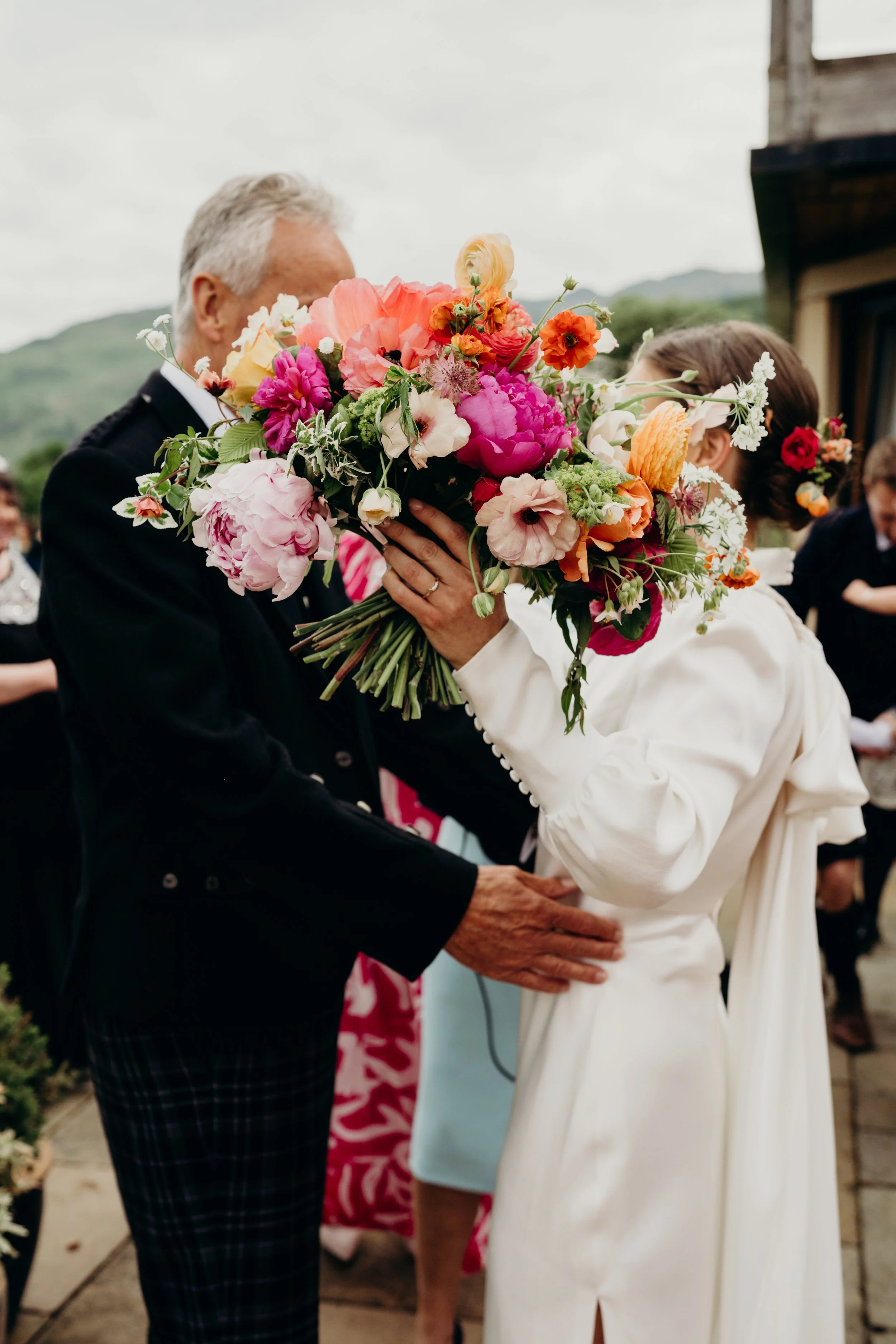 modern rustic flowers carrick castle wedding (9).jpg