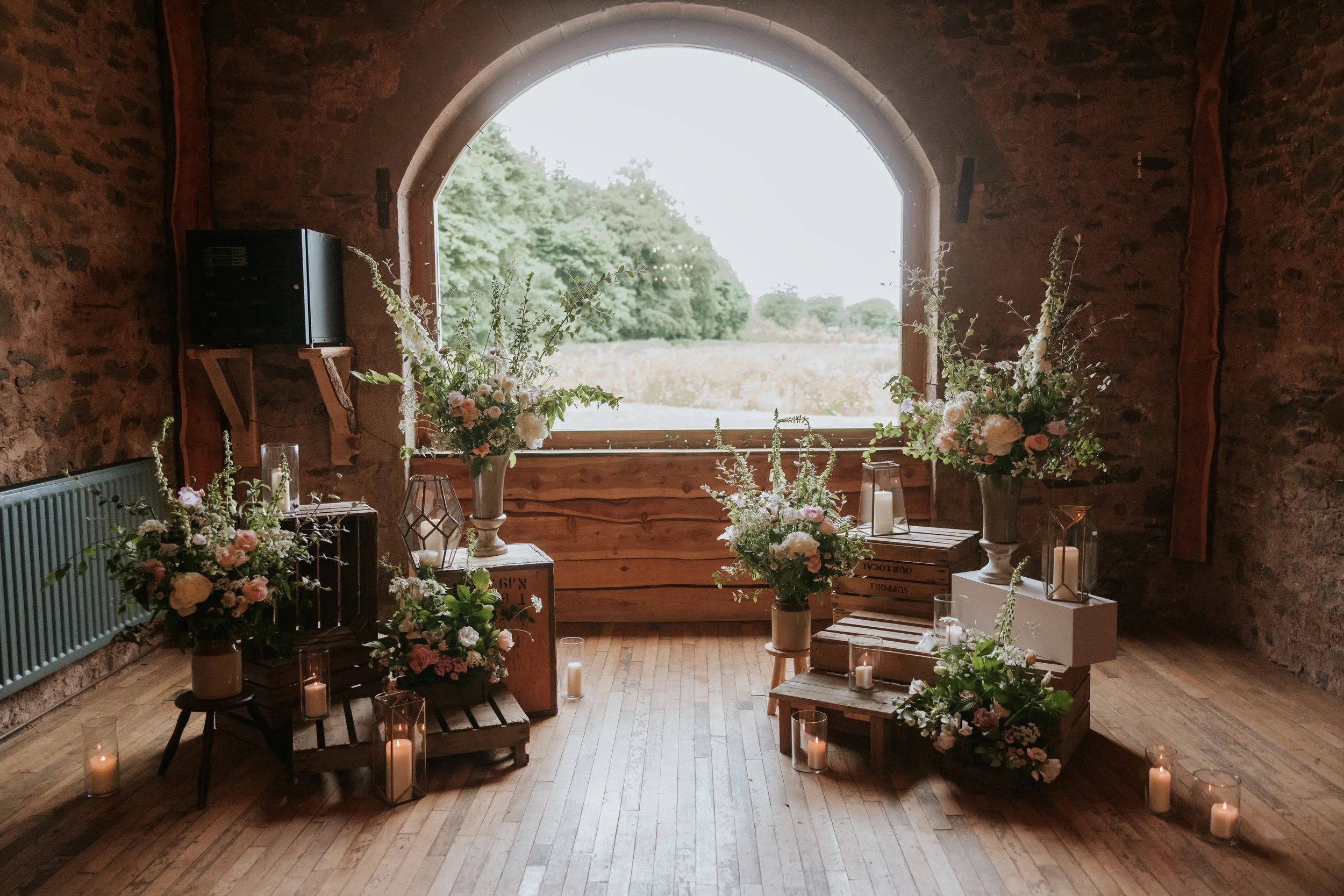 Rustic summer romance at Wedderlie House in neutral biscuit tones