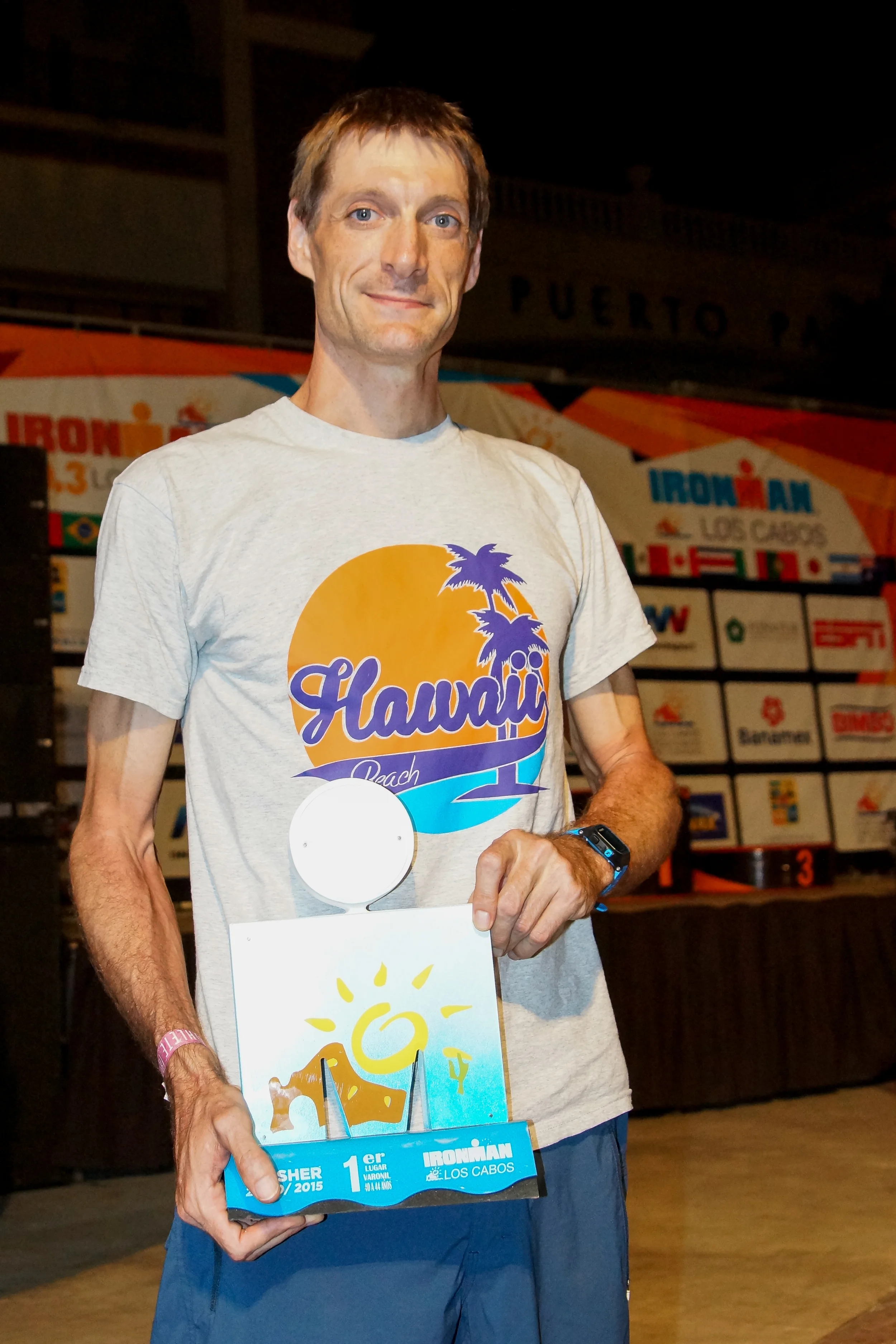 Timo Heine mit seiner Trophäe, nach seinem Sieg in Mexico (Quelle: abc-Europe/diemannschaft)