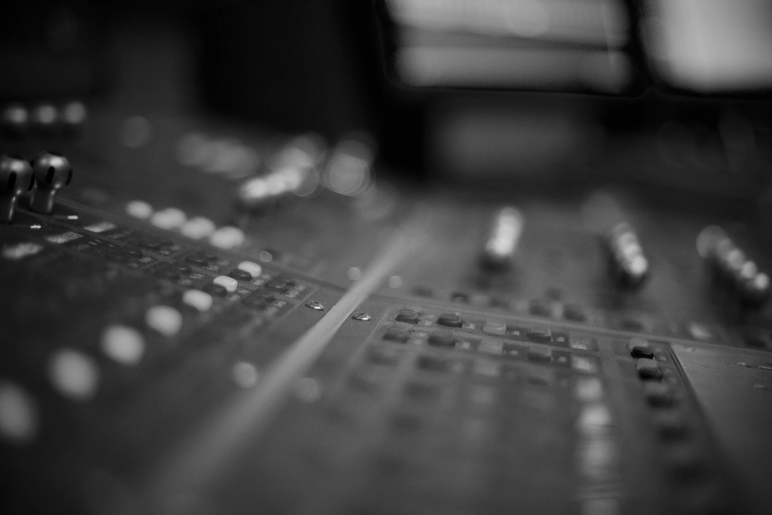 Console_BW_8550.jpg
