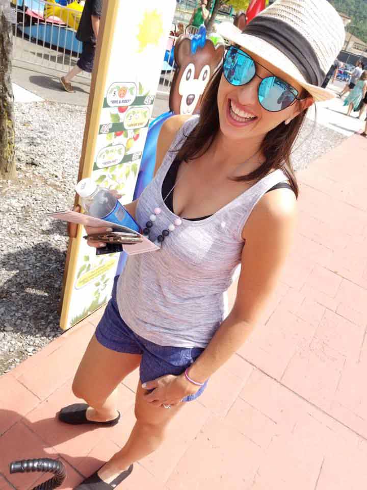 ashly-locklin-shorts-in-public.jpg