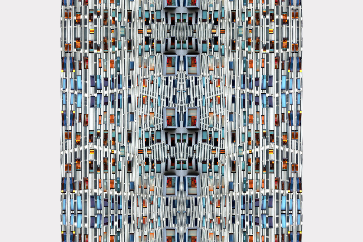 Living in the real world - 100 cm x 100 cm