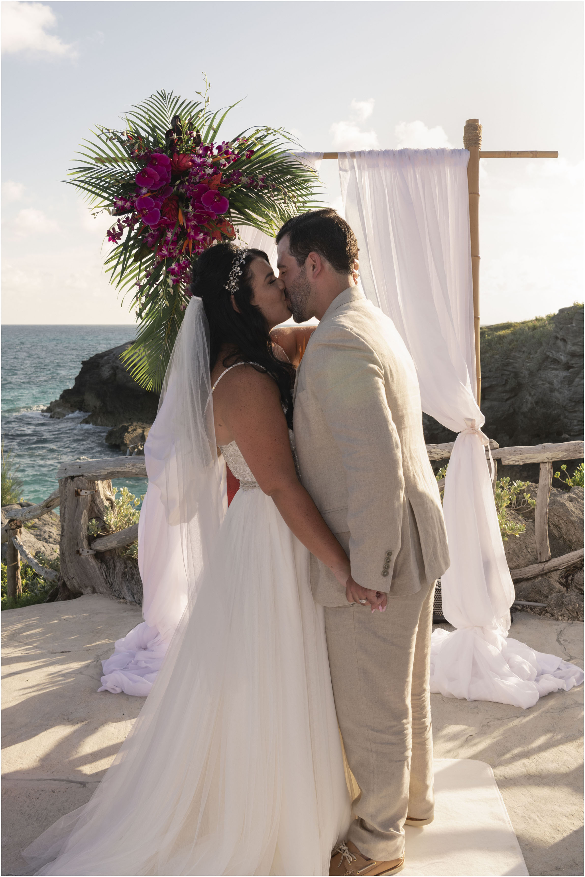 ©FianderFoto_Bermuda_Wedding Photographer_Hamilton_Princess_Brielle_Brandon_030.jpg