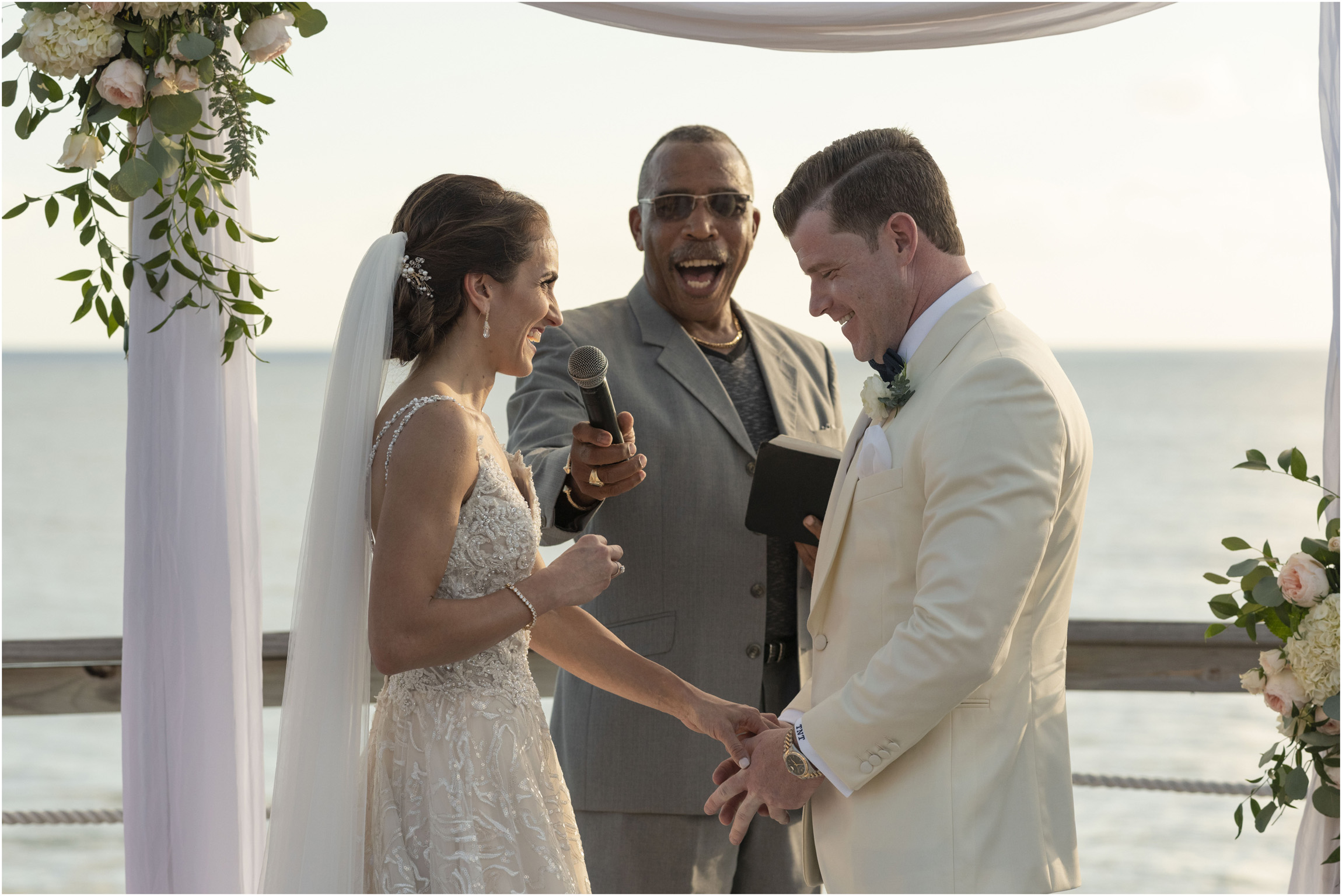 ©Fiander Foto_Bermuda Wedding Photographer_The Reefs_Taylor_Tedd_107.jpg