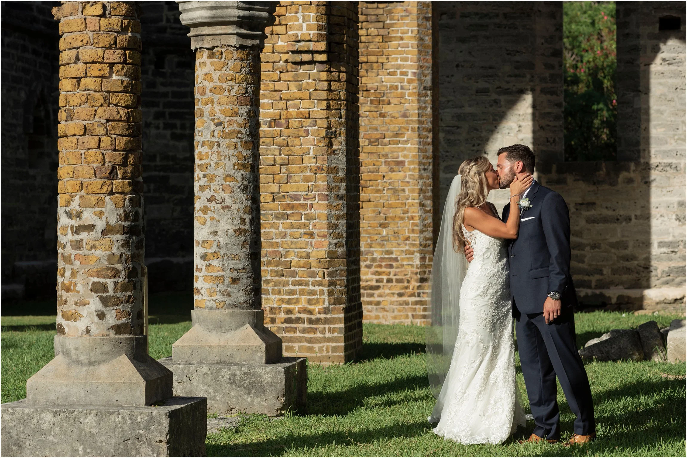 ©FianderFoto_Destination_Wedding_Photographer_Bermuda_Wedding_Photographer_Jaclyn_Anthony__Grotto Bay_099.jpg