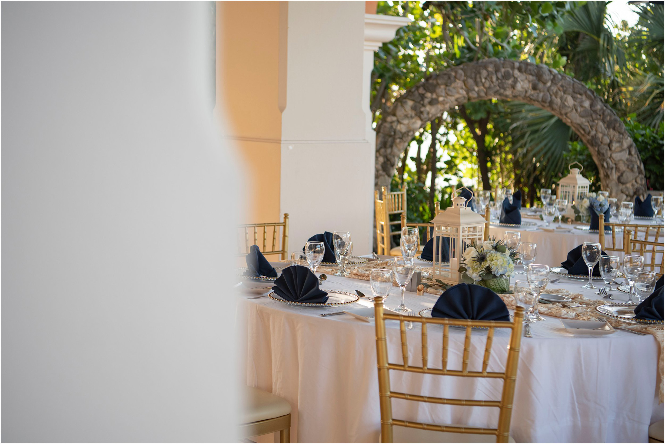 ©FianderFoto_Destination_Wedding_Photographer_Bermuda_Wedding_Photographer_Jaclyn_Anthony__Grotto Bay_158.jpg