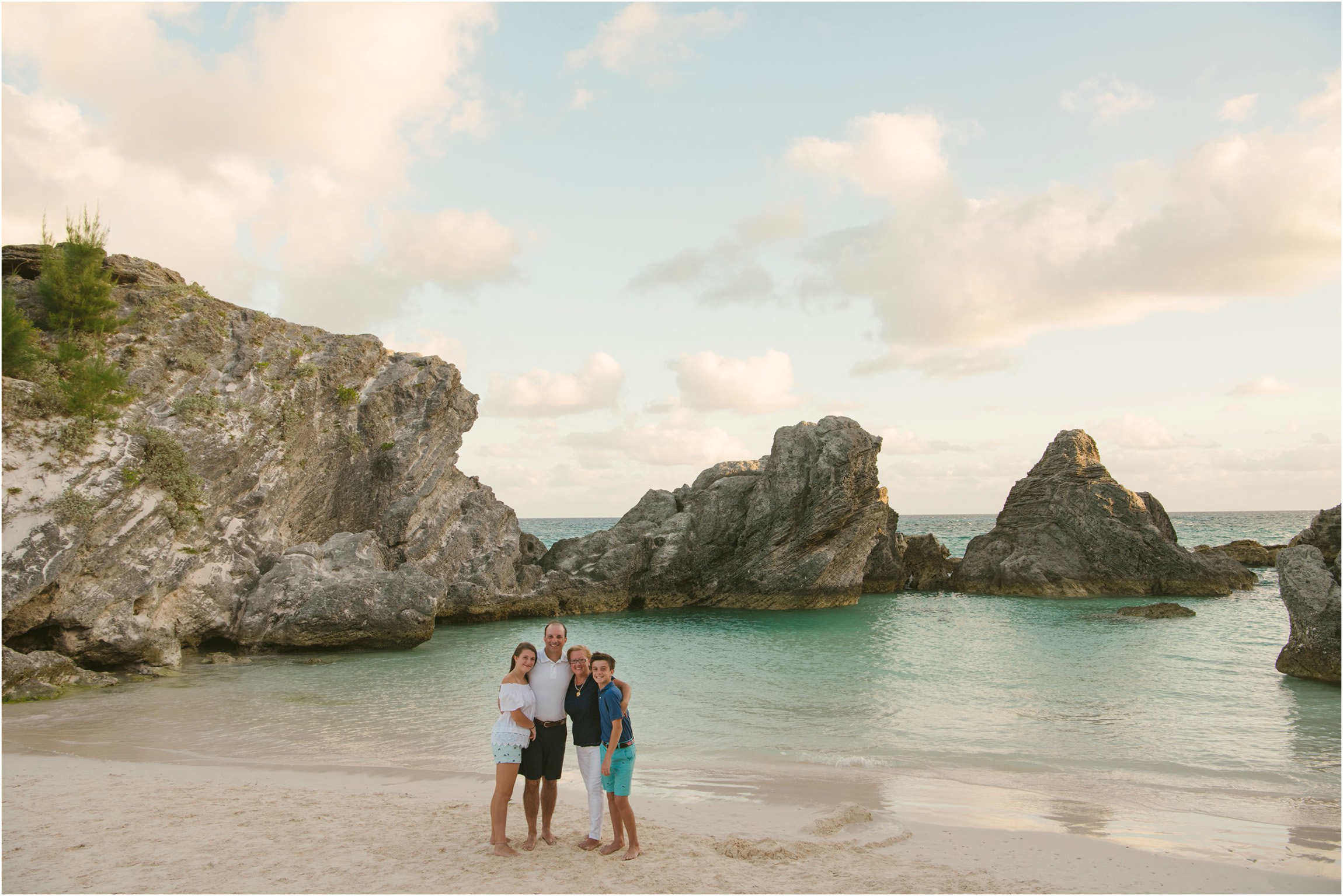 Fiander Foto_Bermuda Photographer_Horseshoe Bay Beach__Alicia's Family_010.jpg