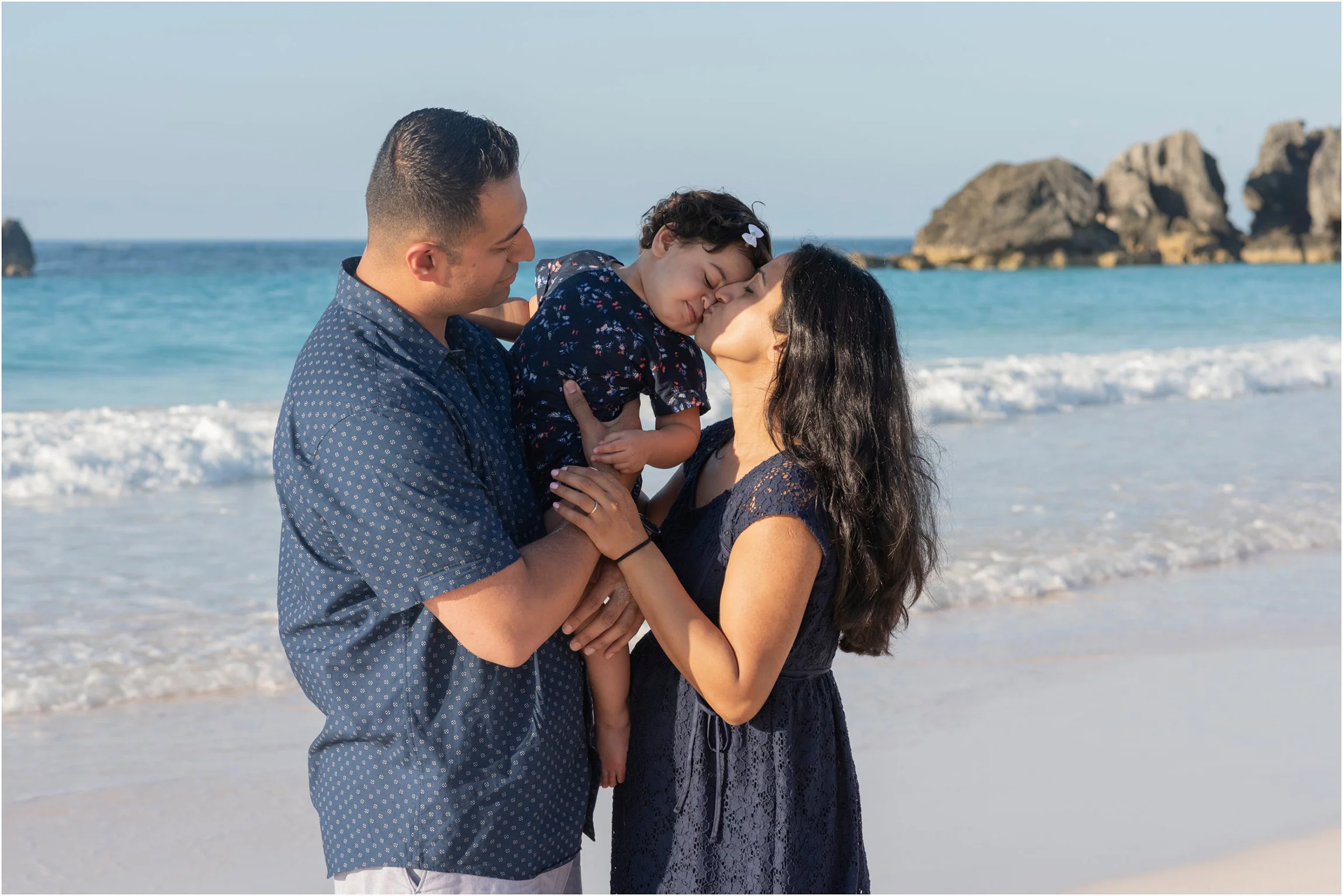 ©Fiander Foto_Bermuda Babymoon Photographer_Horseshoe Bay Beach_Bentsy_Jobin_012.jpg