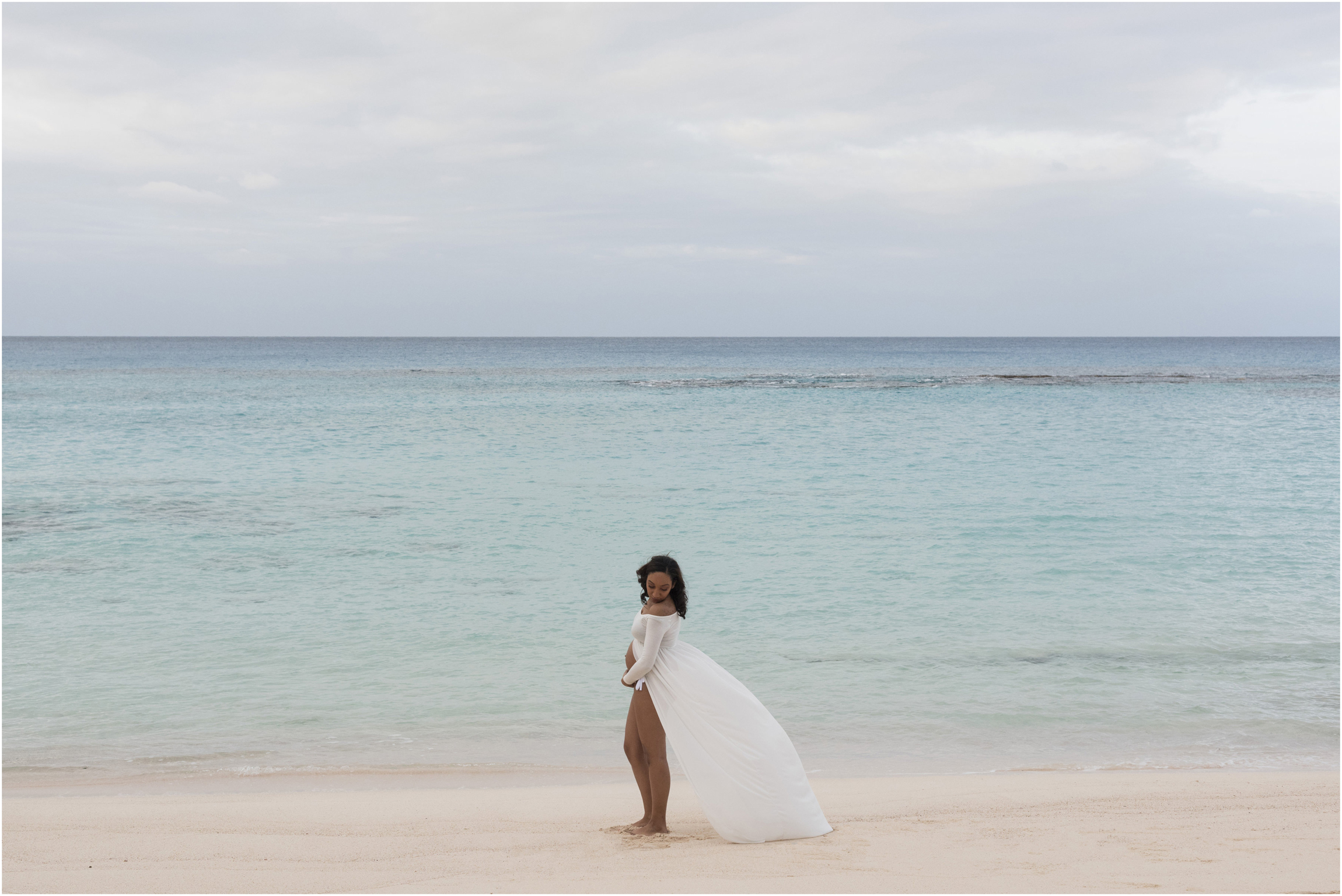 ©FianderFoto_Bermuda Maternity Photographer_Church Bay Beach_Tiffany_005.jpg