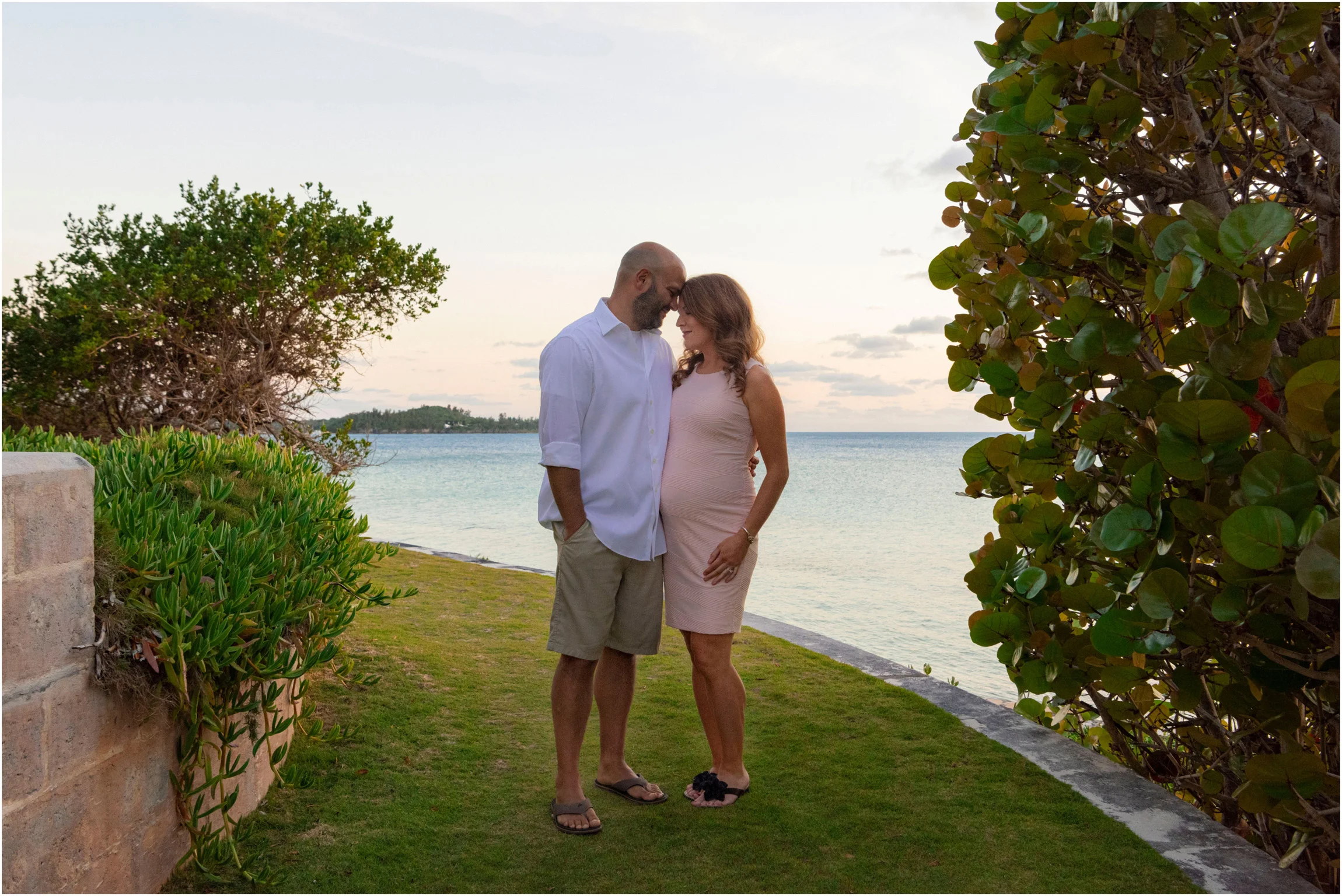 ©FianderFoto_Bermuda Maternity Photographer_Elys Harbour_Ft Scaur_Airbnb_Victoria_Mike_027.jpg