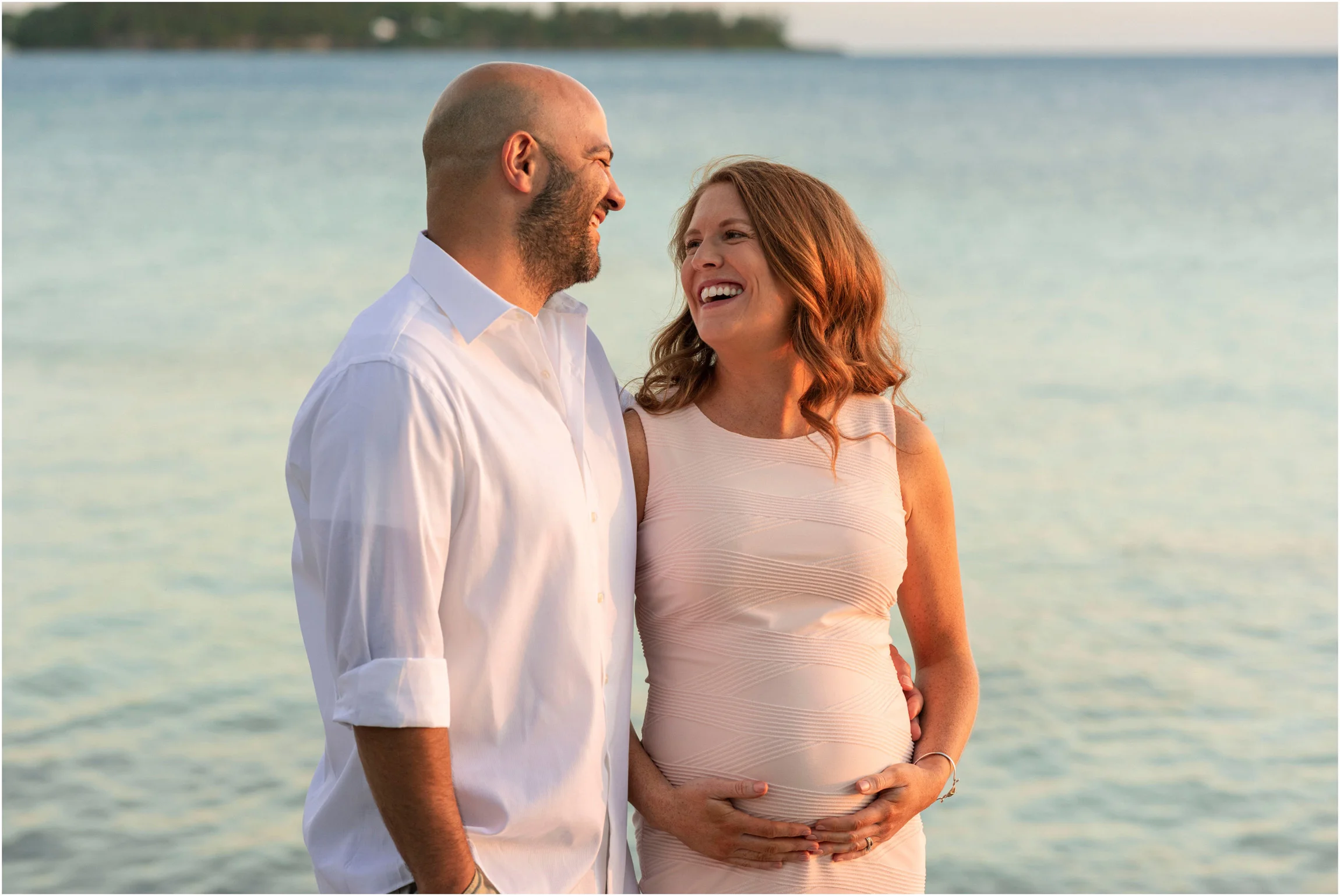 ©FianderFoto_Bermuda Maternity Photographer_Elys Harbour_Ft Scaur_Airbnb_Victoria_Mike_031.jpg