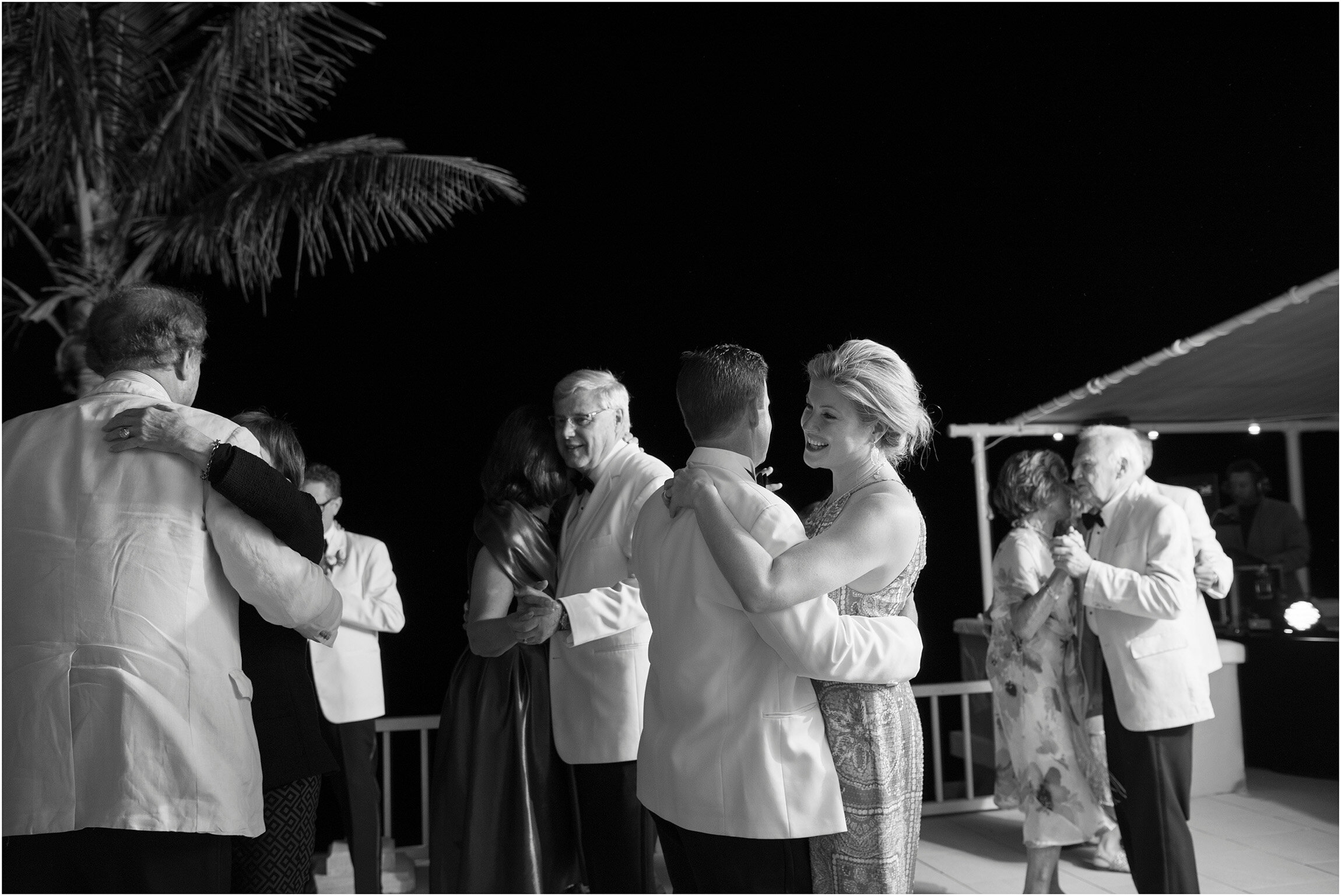 ©FianderFoto_Coral Beach Club_Bermuda_Wedding_CM_092.jpg