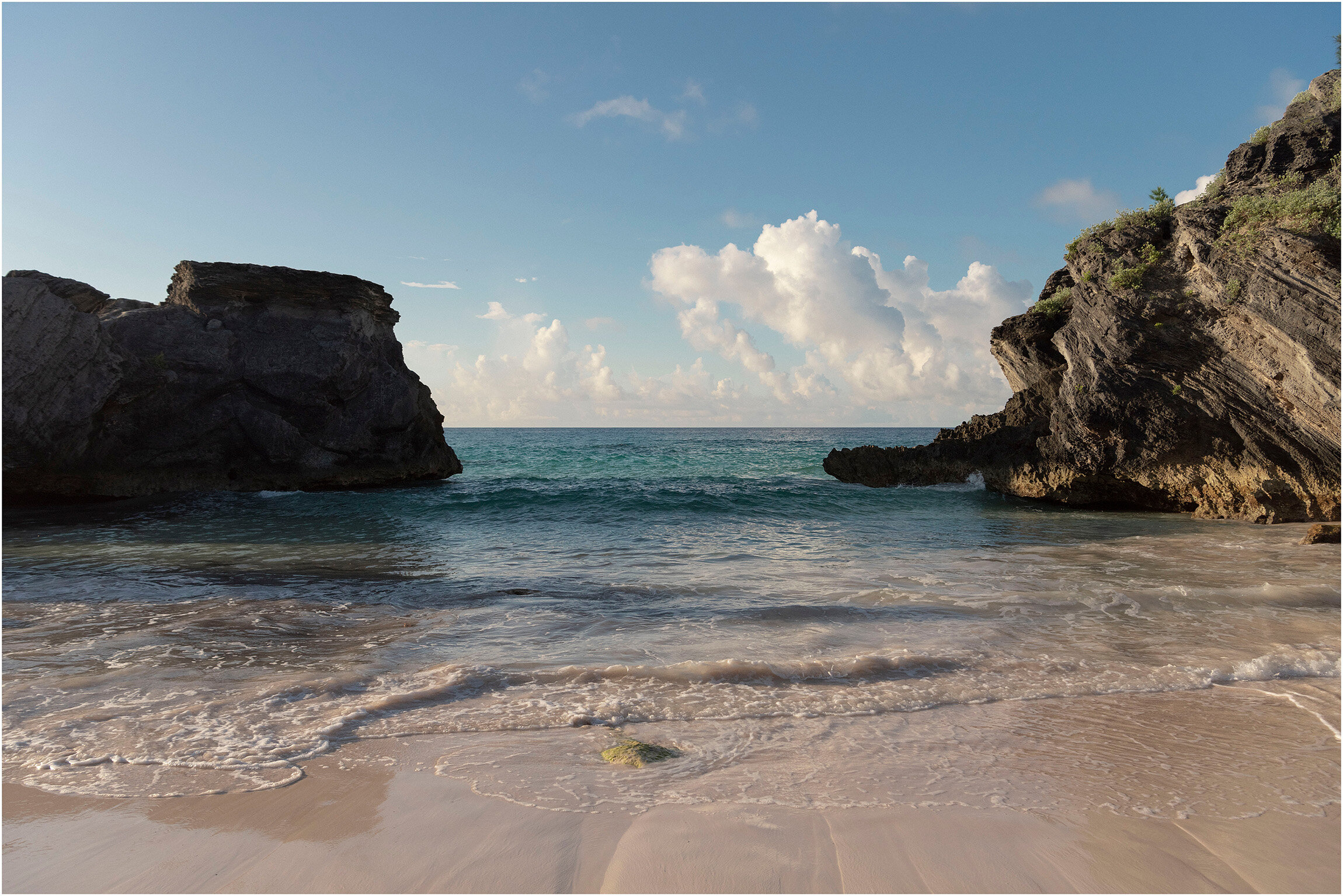 ©FianderFoto_Bermuda Maternity Photographer_Horseshoe Bay Beach_004.jpg