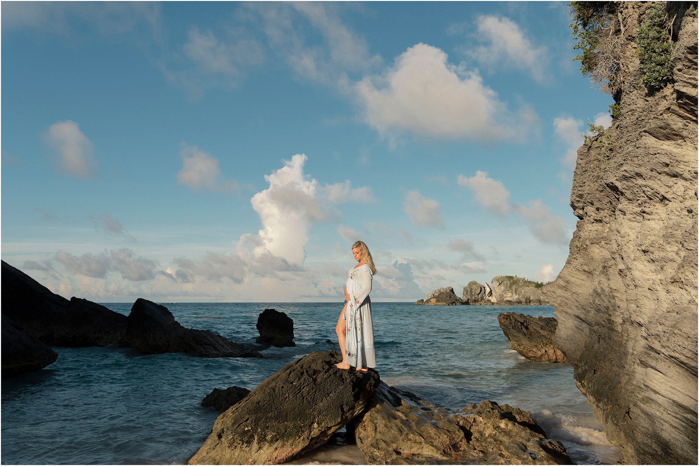 ©FianderFoto_Bermuda Maternity Photographer_Horseshoe Bay Beach_018.jpg