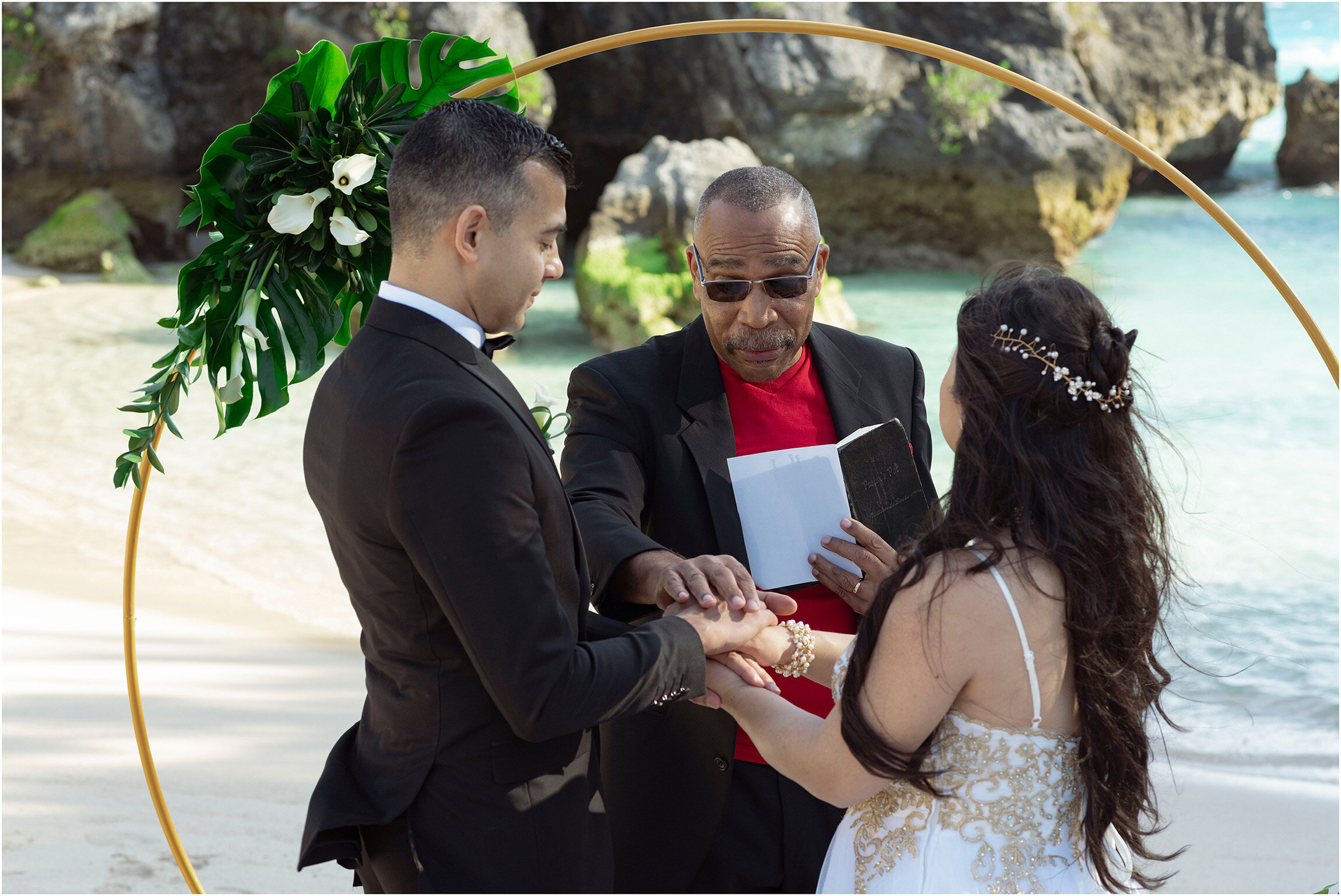 Bermuda Elopement_Jobsons Cove_©FianderFoto_014.jpg