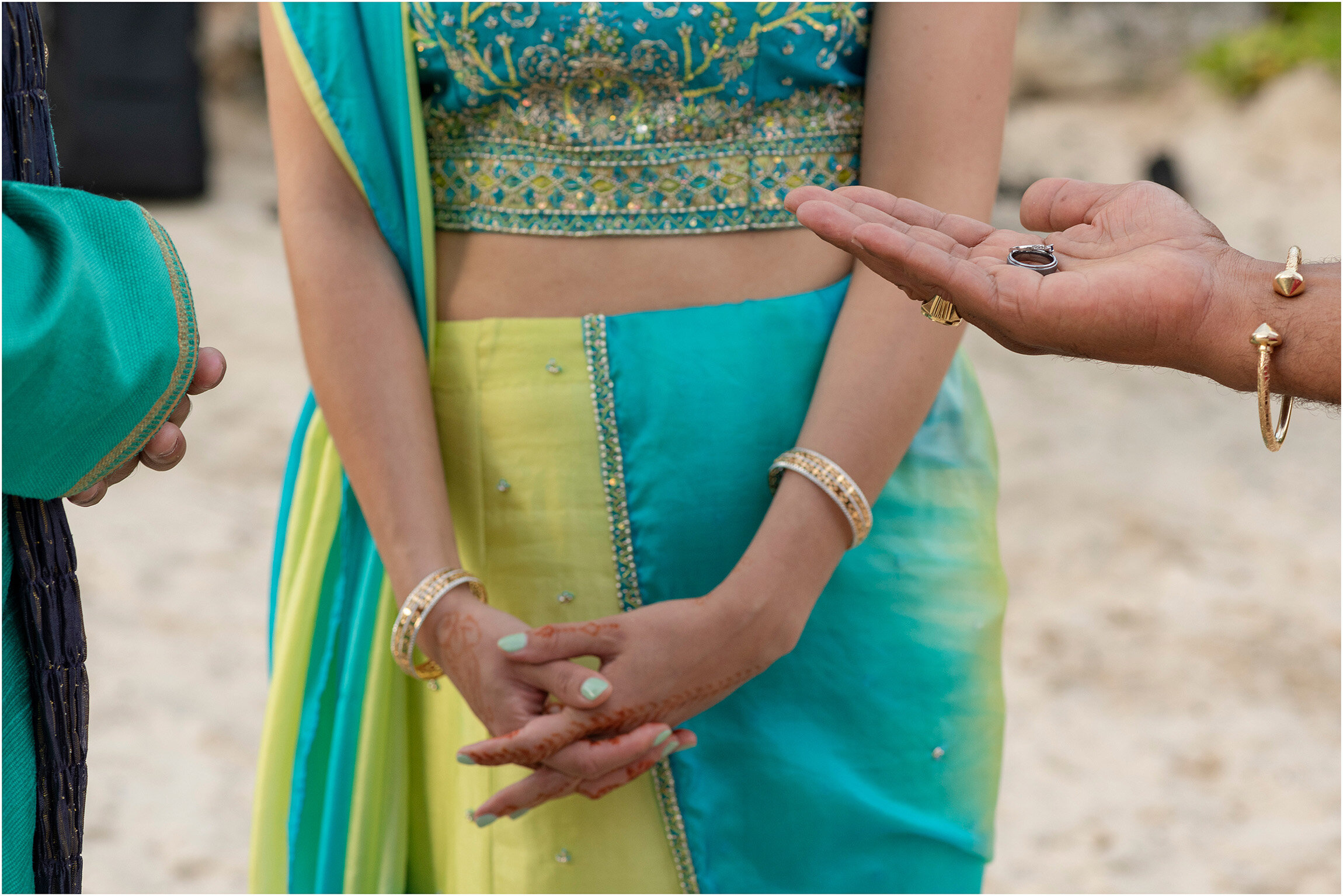 Hindu Wedding Bermuda_©FianderFoto_Jobsons Cove Elopement_010.jpg