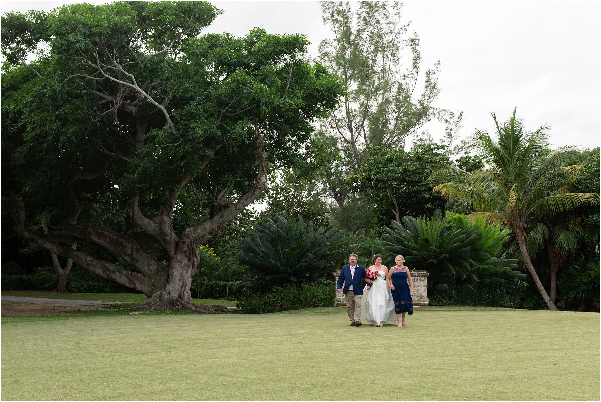 Coral Beach Bermuda Wedding_©FianderFoto_072.jpg