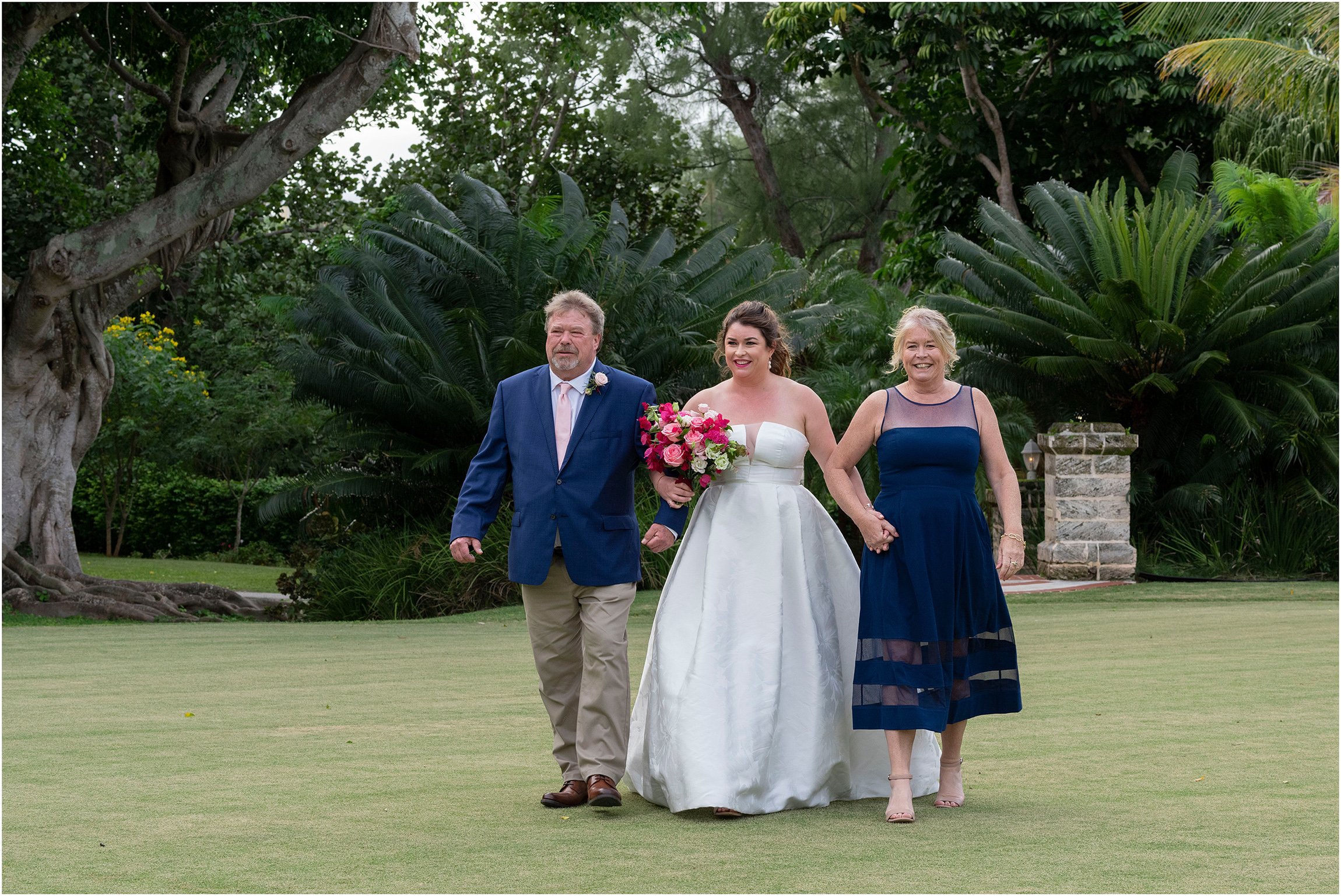 Coral Beach Bermuda Wedding_©FianderFoto_073.jpg