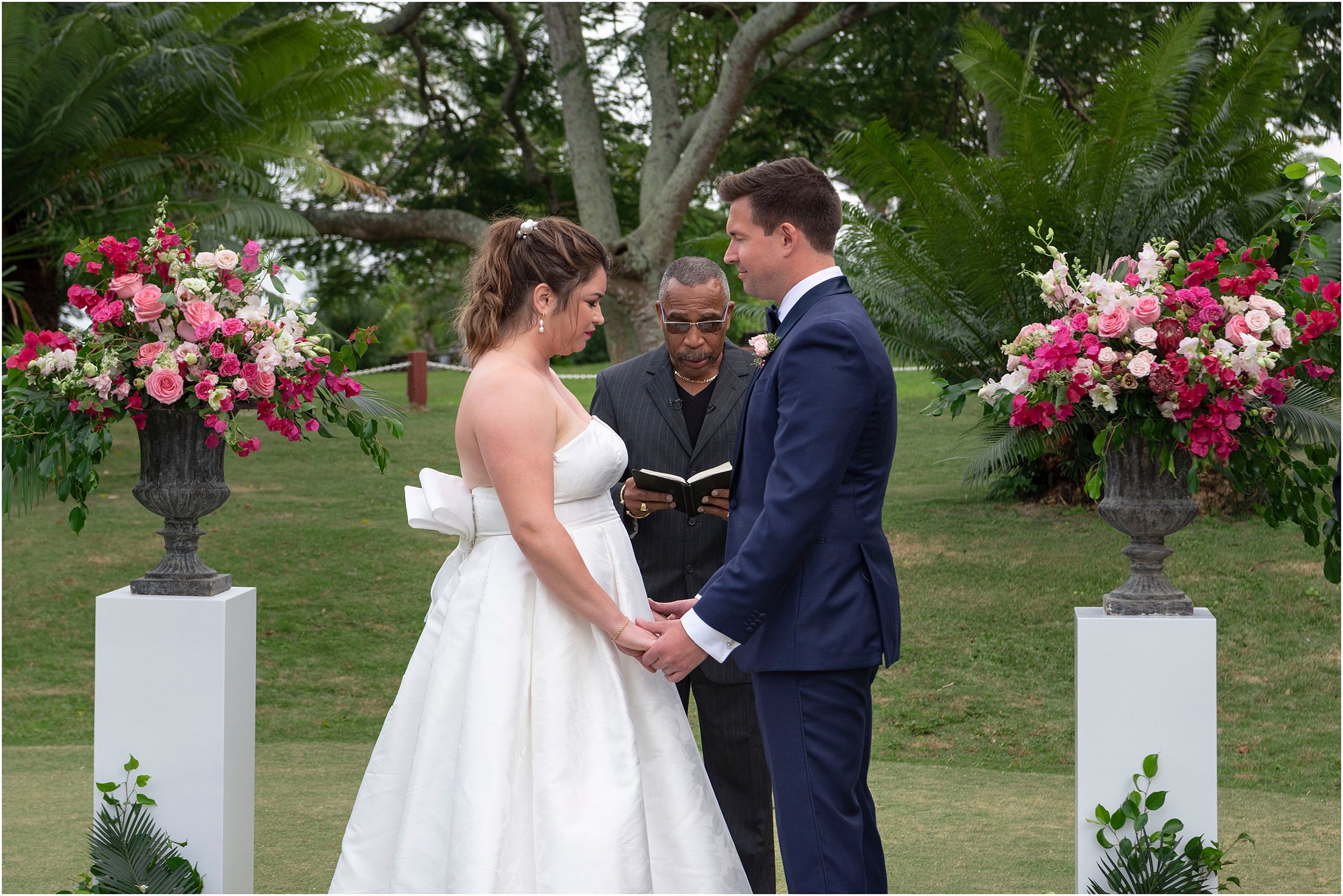 Coral Beach Bermuda Wedding_©FianderFoto_079.jpg