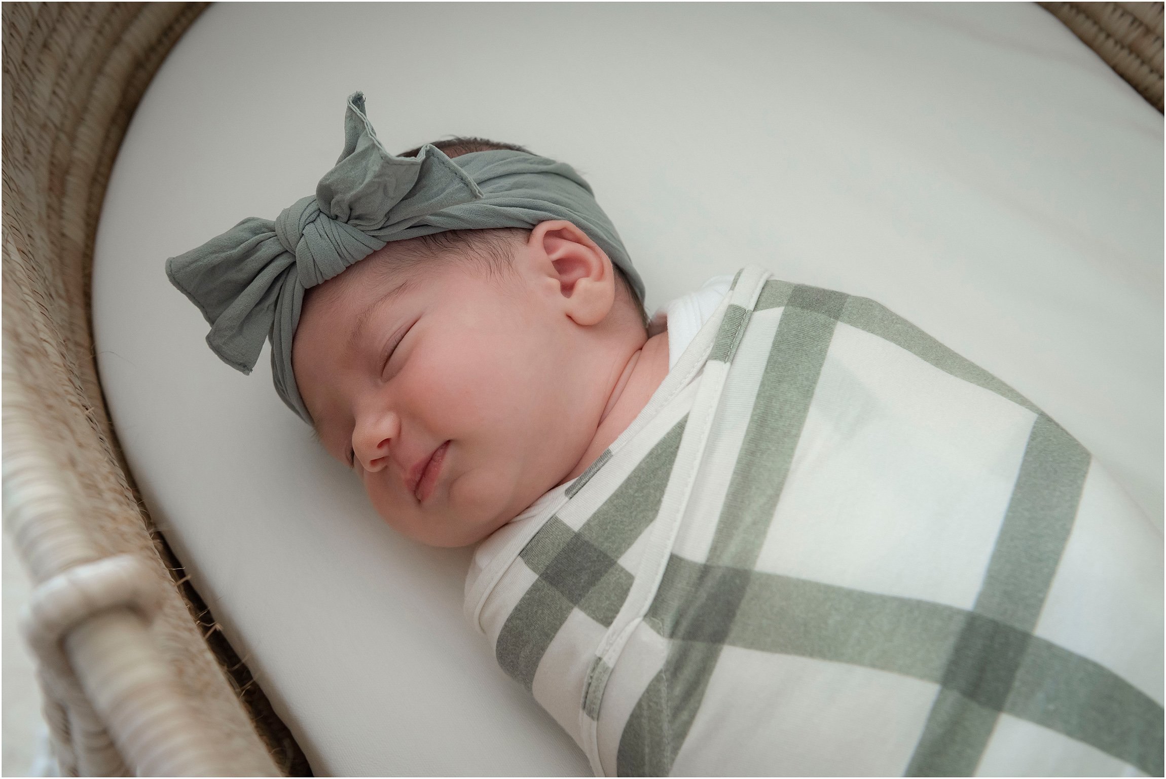 Newborn Photographer Bermuda_©FianderFoto_001.jpg