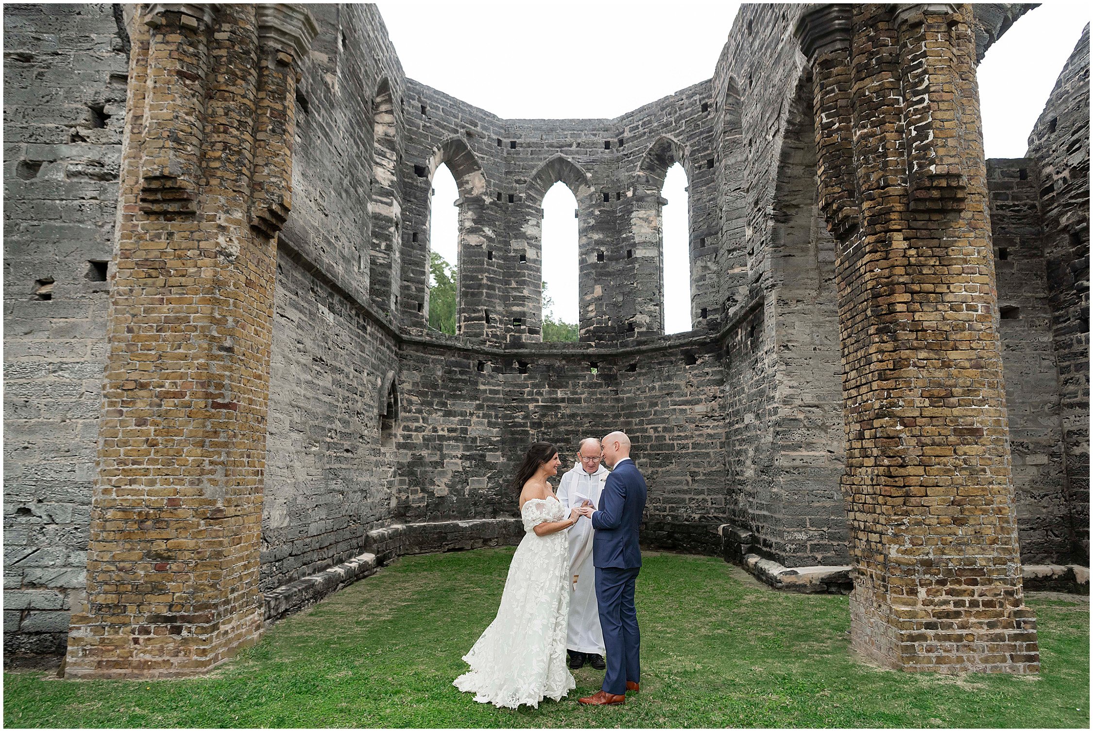 Bride and Groom elope at the Unfinished Church in Bermuda.