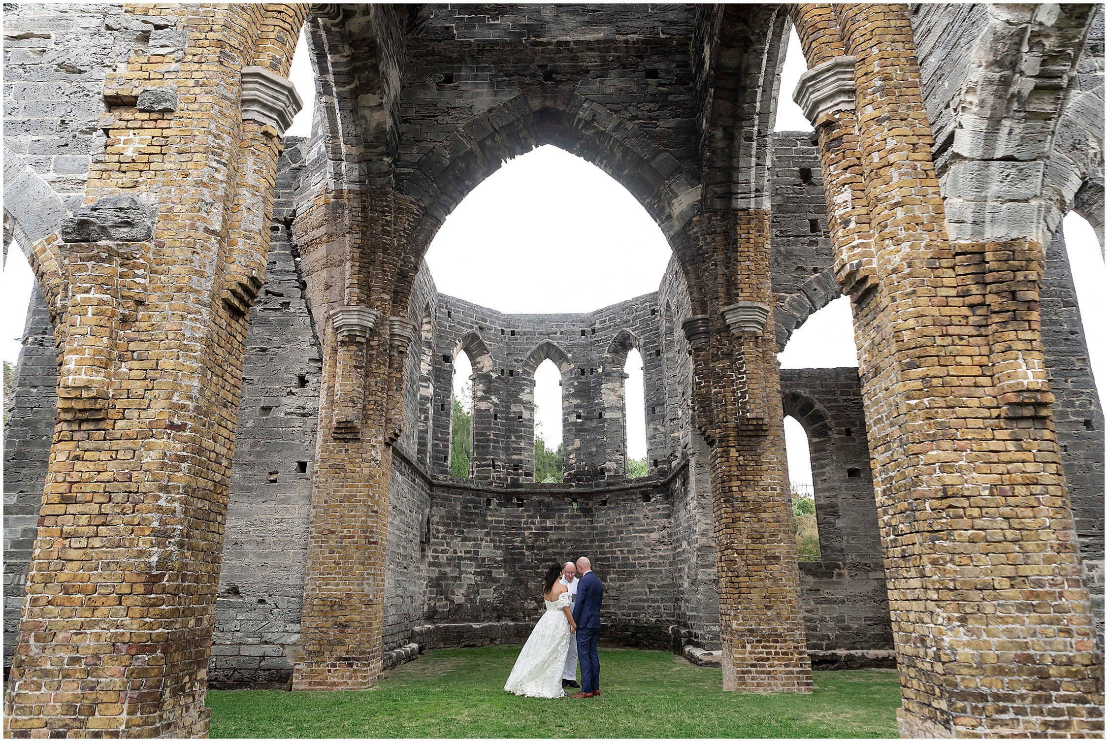 Bride and Groom elope at the Unfinished Church in Bermuda.
